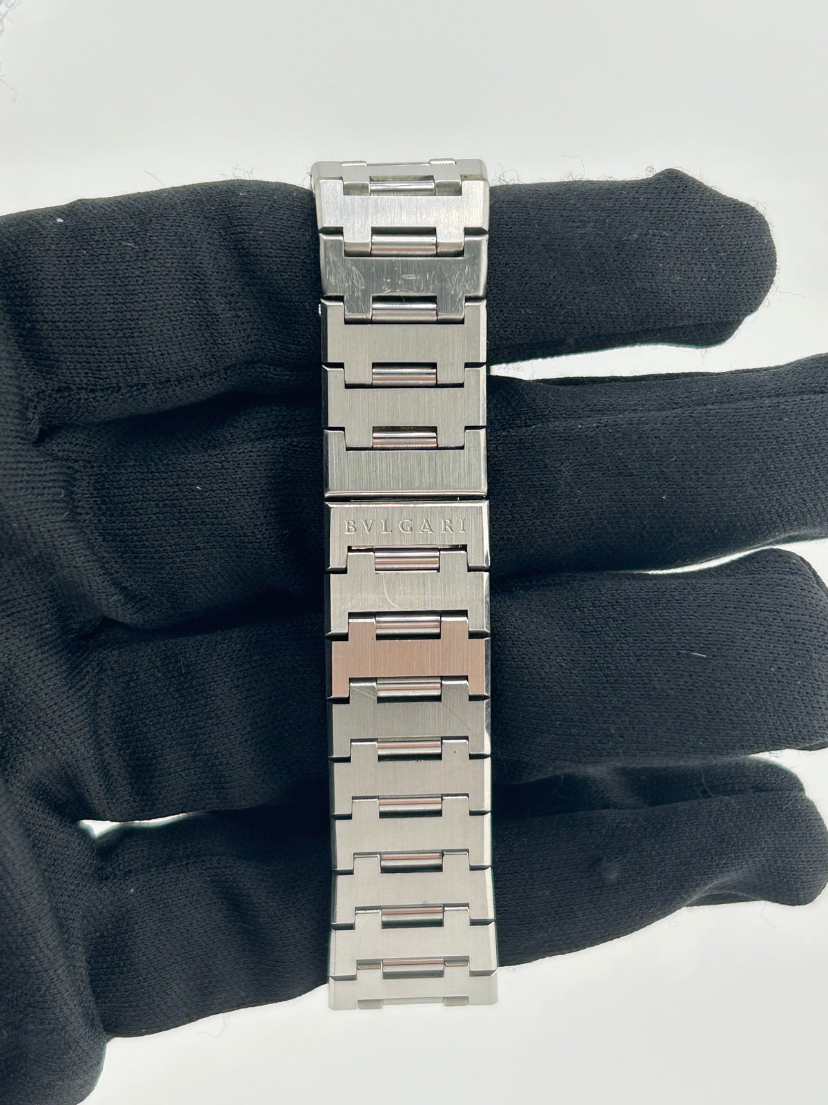 Bvlgari Bulgari Black Dial on Stainless Steel Bracelet Ref. BB33SS Complete 1997 — view 4