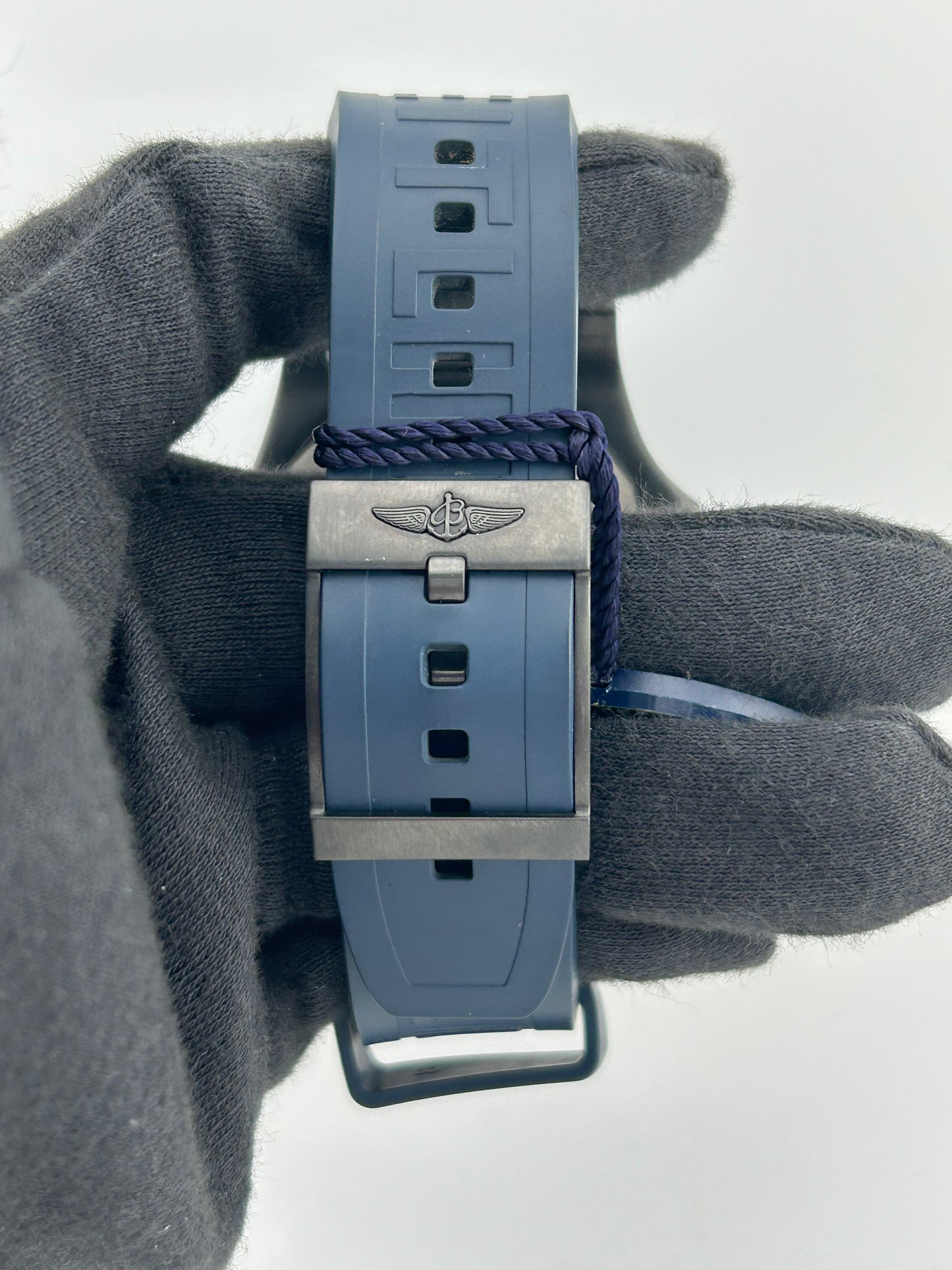 Breitling Superocean Automatic Blue Dial on Rubber Band Ref. M17368/M17368D71C1S1 Complete — view 4