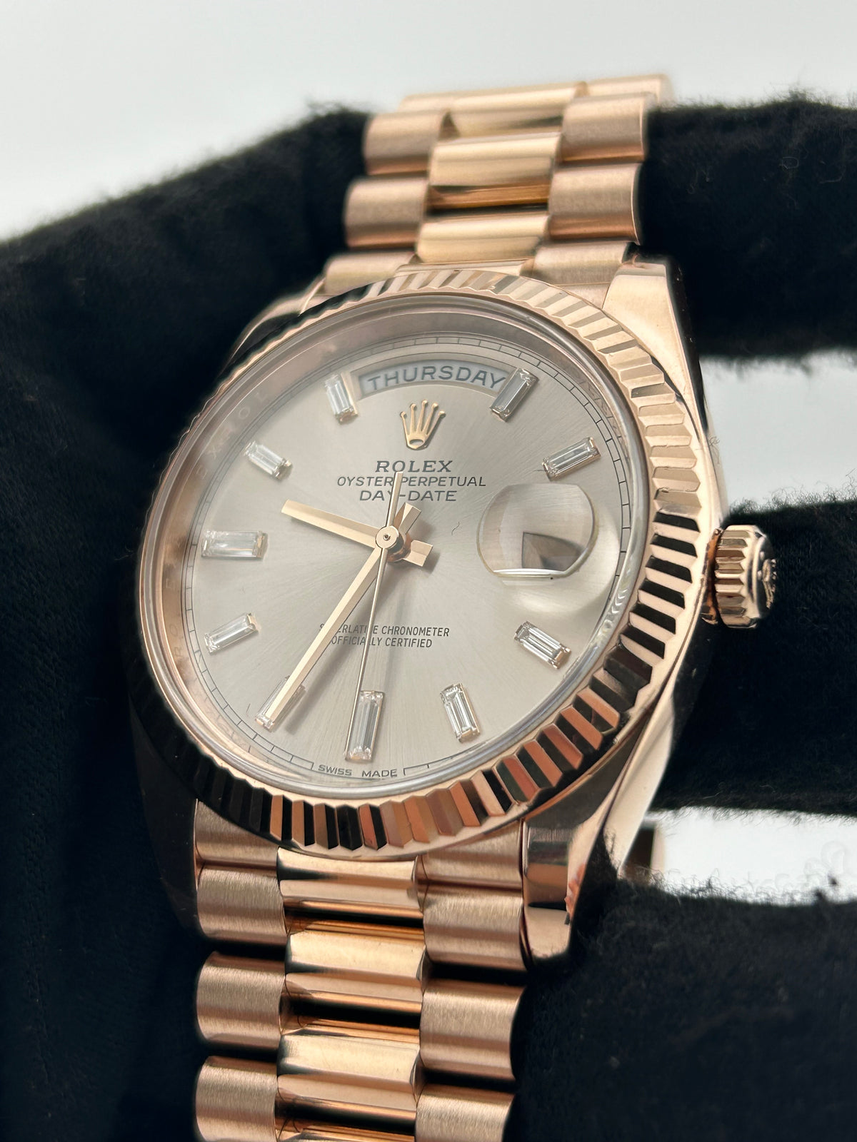Rolex Day-Date 40 Sundust Baguette Cut Diamond Dial on President Ref. 228235 Card 2019 — view 3