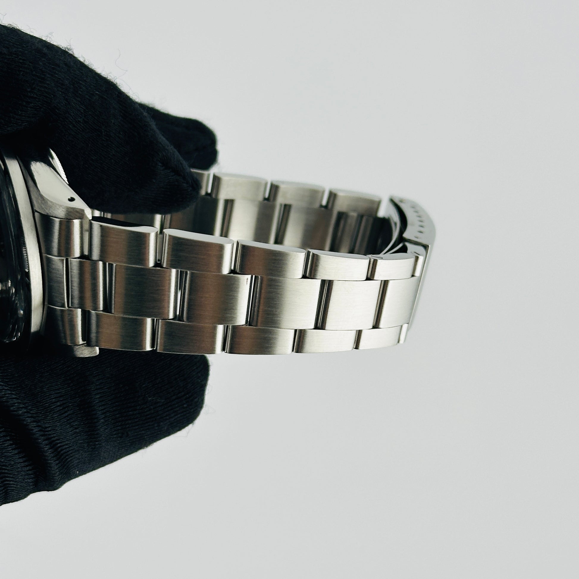 Rolex Oyster Perpetual Date Silver Stick Dial on Oyster Bracelet Ref. 15010 1983 — view 4