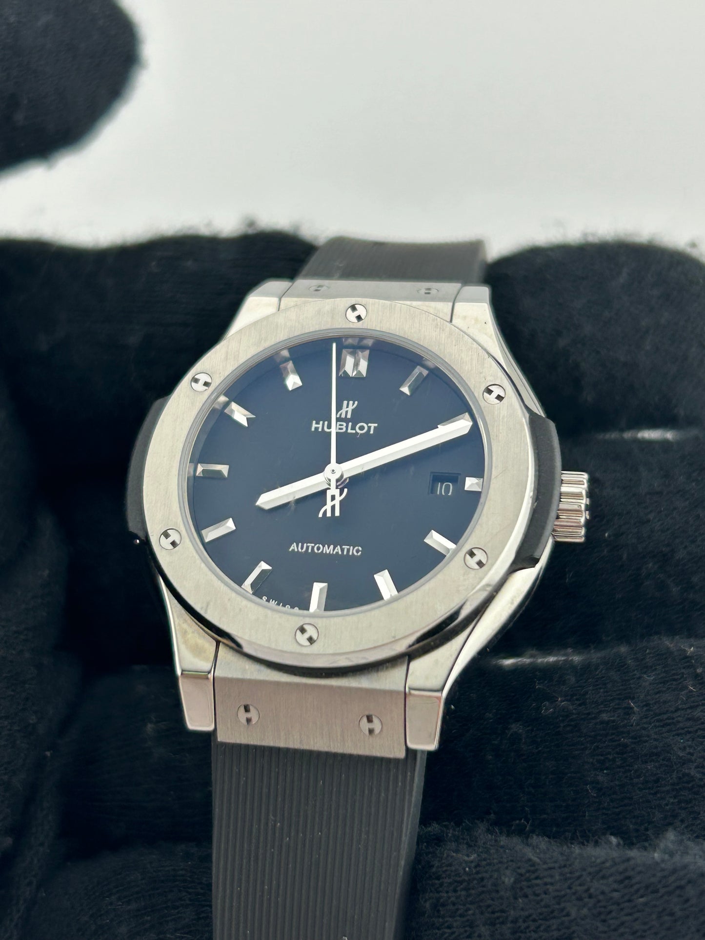 Hublot Classic Fusion Black Dial on Rubber Strap Ref. 582.NX.1170.RX.1704 Card Open Date — view 3