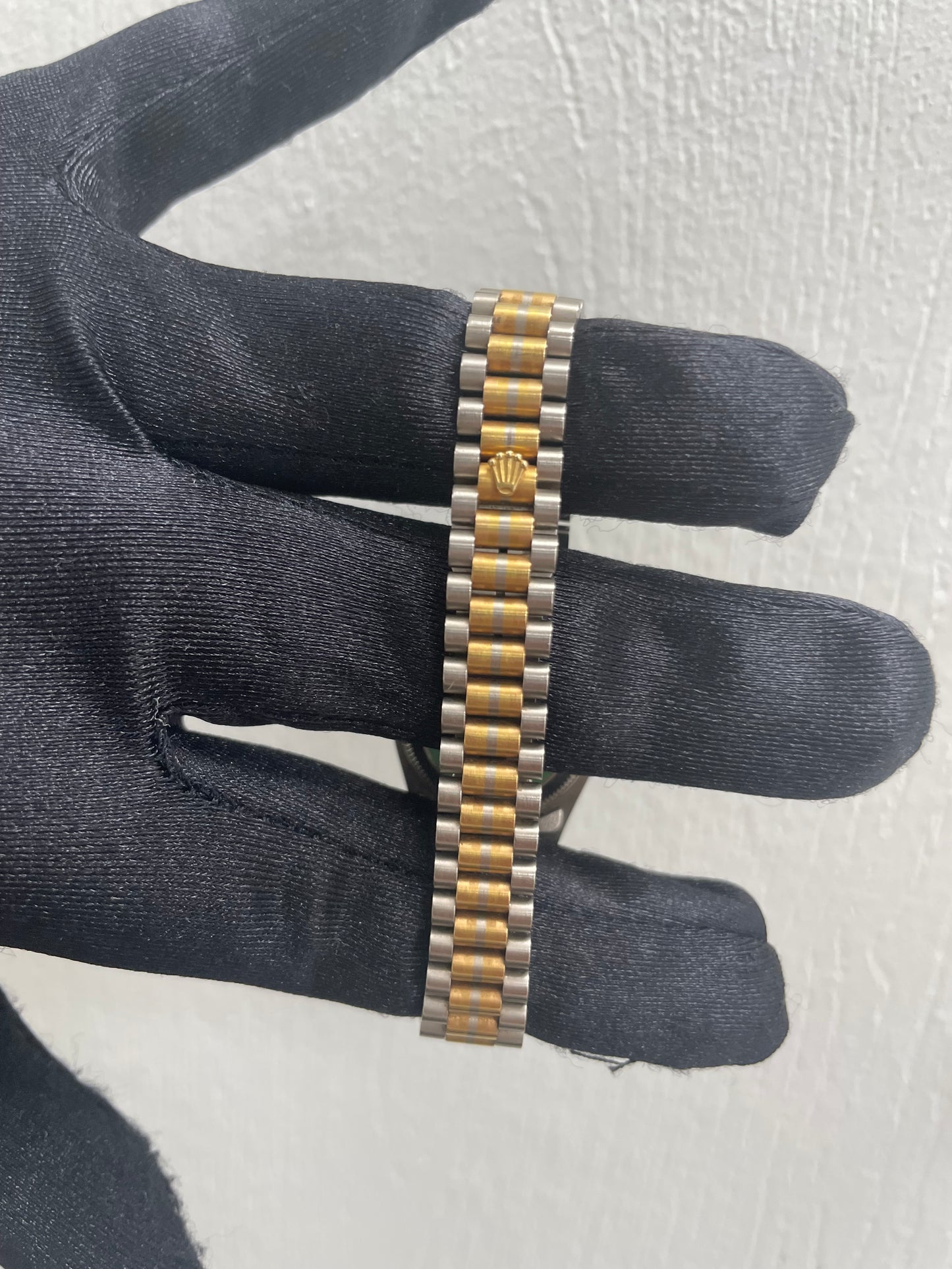 Rolex Datejust Gold Diamond Dial on President Ref. 69179 Papers 1994 — view 2