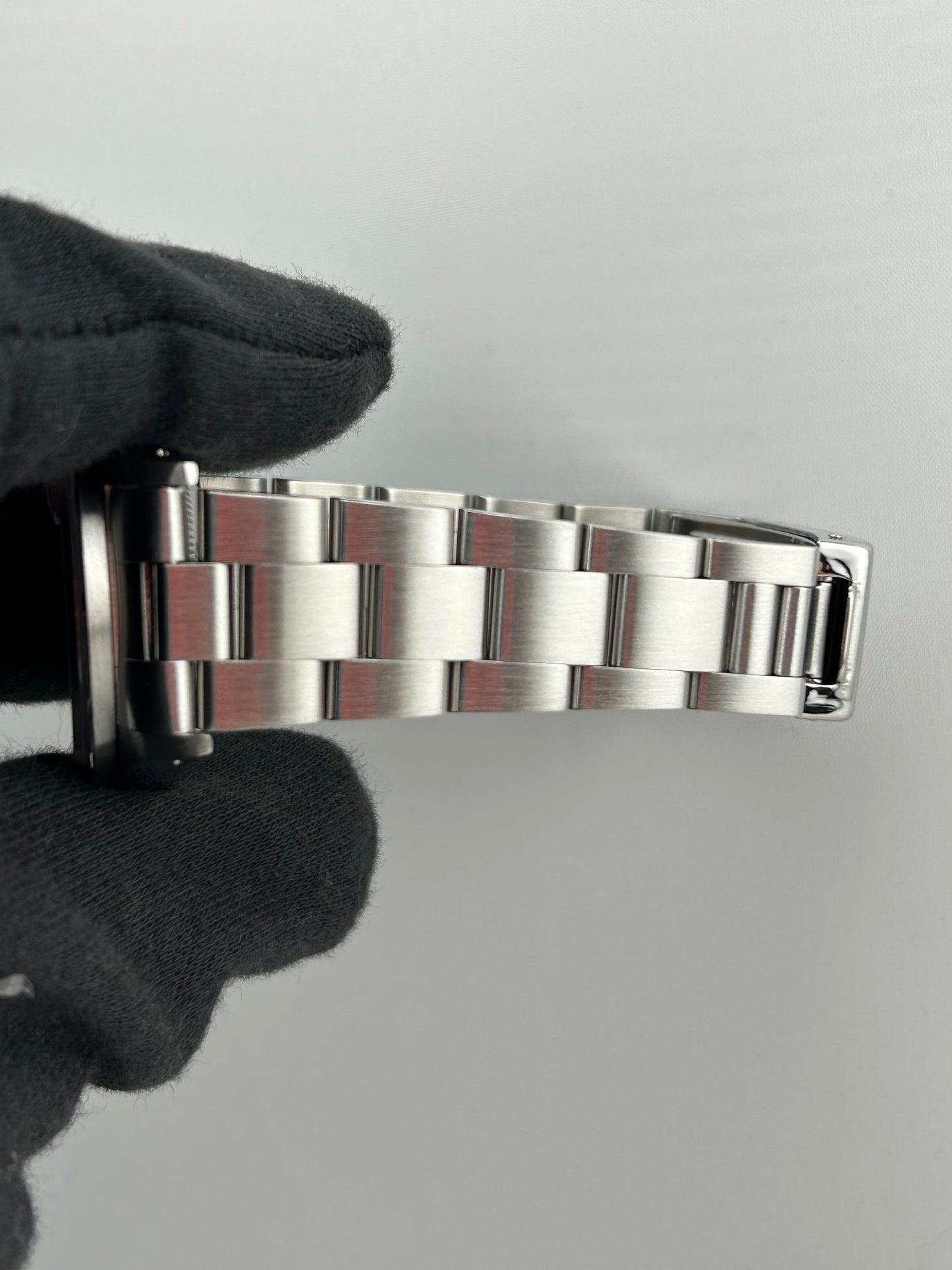 Rolex Oyster Perpetual Date Silver Stick Dial on Oyster Ref. 15210 1990 — view 5