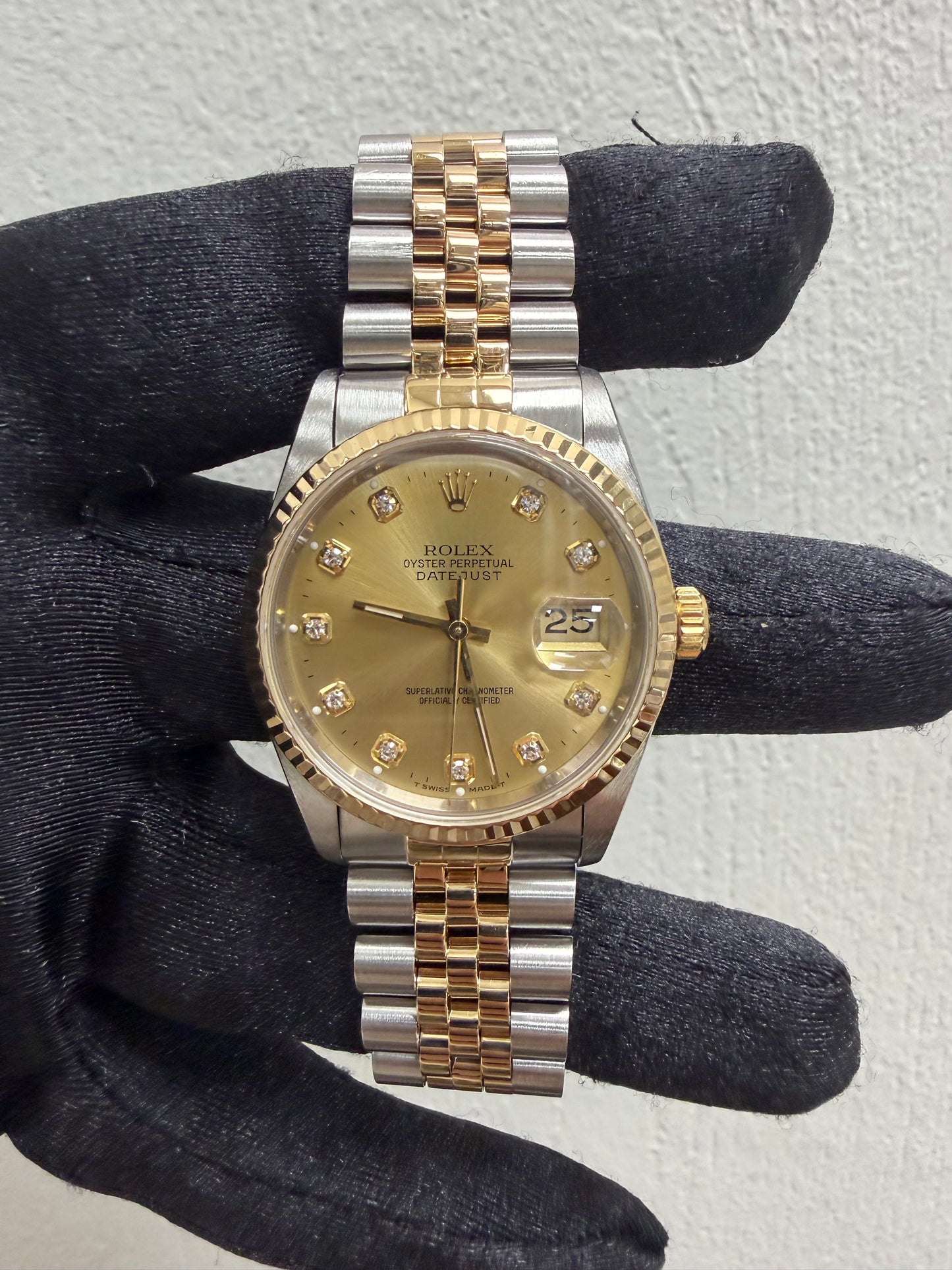 Rolex Datejust Champagne Diamond Dial on Jubilee Ref. 16233 1995 — view 2