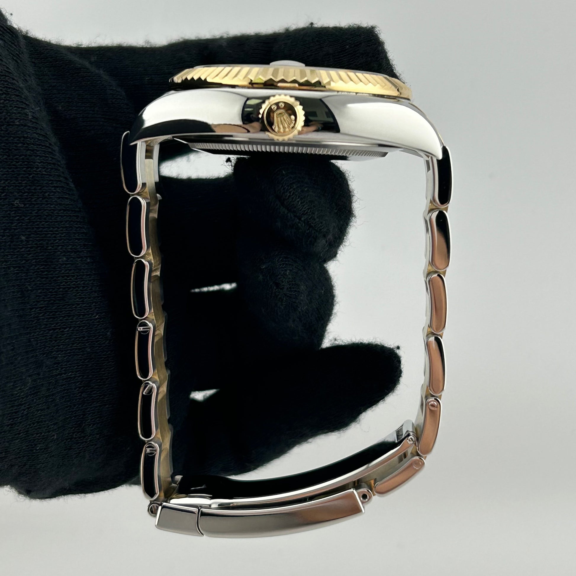 Rolex SkyDweller Champagne Index Dial on Oyster Bracelet Ref. 326933 Card 2022 — view 6