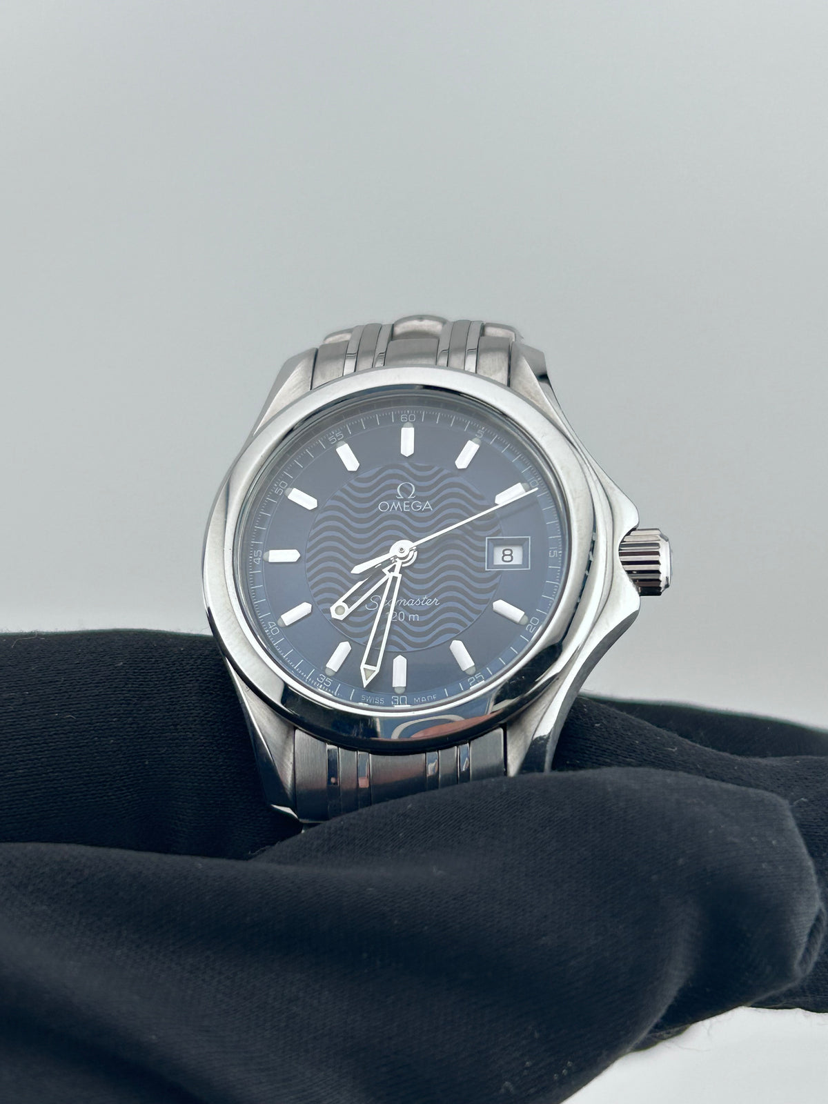 Omega Seamaster 120m Blue Dial on Stainless Steel Ref. 2571.81 — view 2