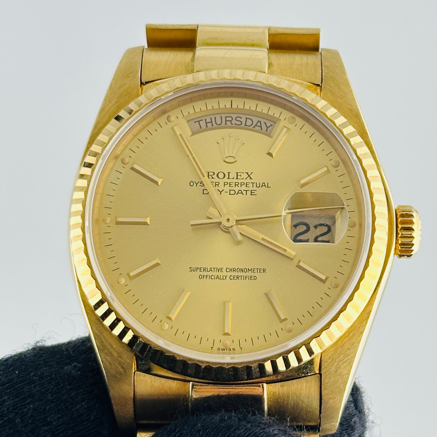 Rolex Daydate Champagne Stick Dial on President Bracelet / Old Buckle Ref. 18038 1979 — view 3