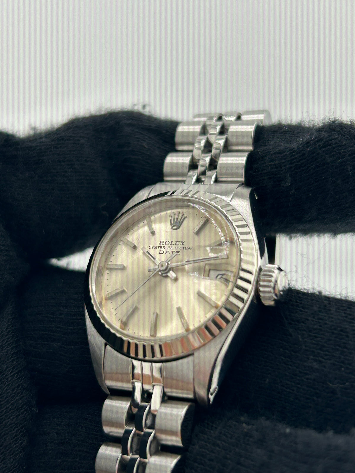 Rolex Date Lady Silver Index Dial on Stainless Steel Bracelet Ref. 6917 1978 — view 3