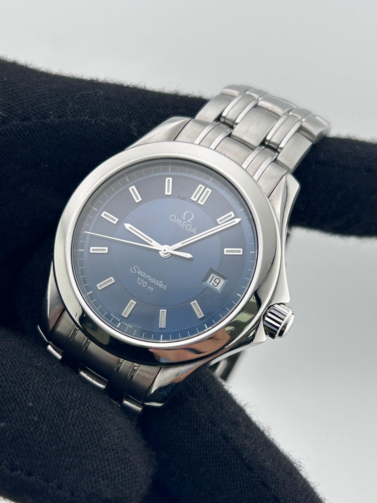 Omega Seamaster Blue Dial on Omega Ref. 2511.82 with Box — view 3
