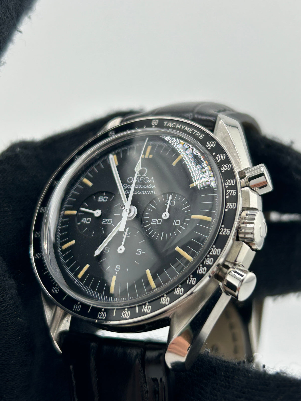 Omega Speedmaster Black Dial on Black Leather Strap Ref. 3590.50.00 — view 3