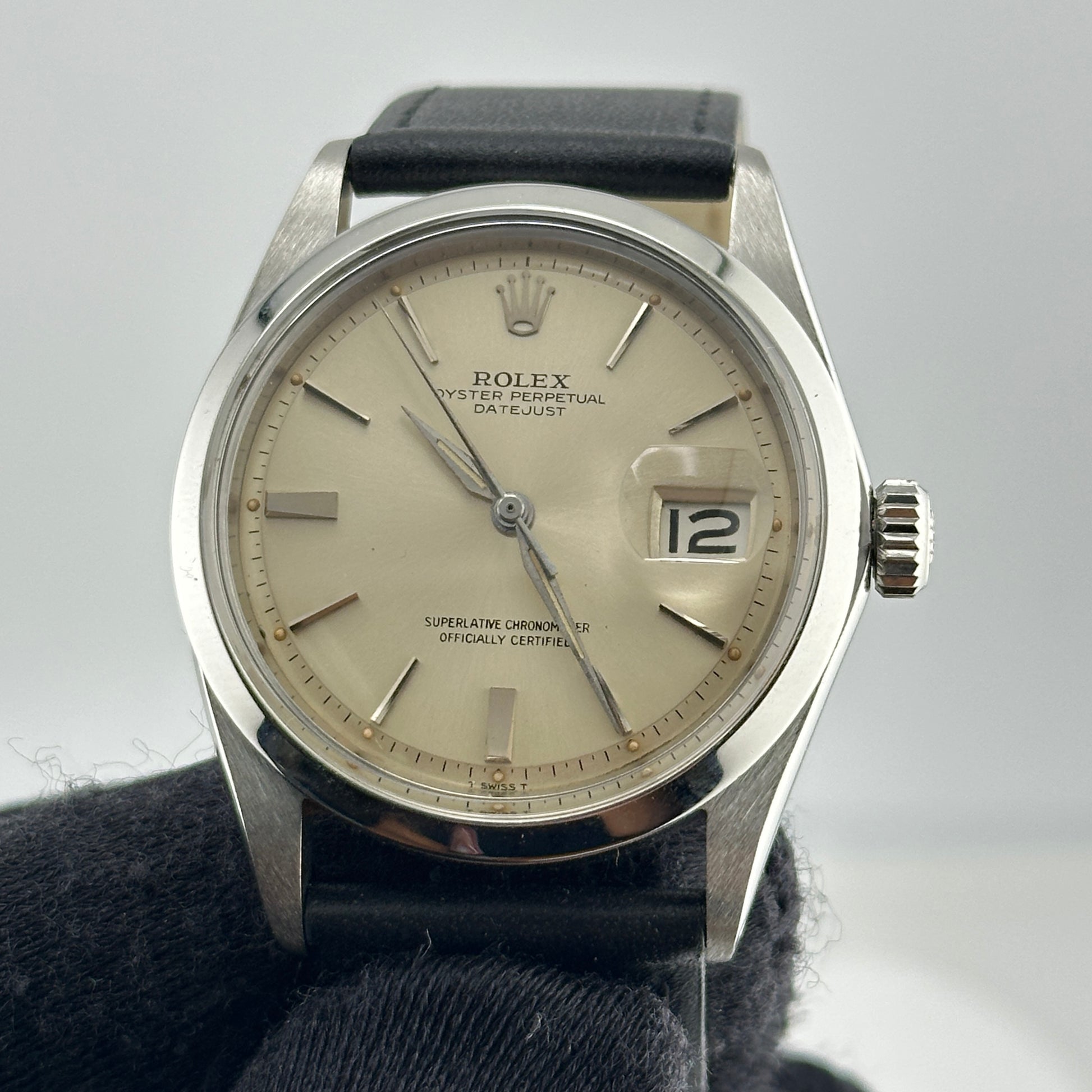Rolex Datejust Silver Stick Dial on Generic Leather Band Ref. 1600 1965 — view 2