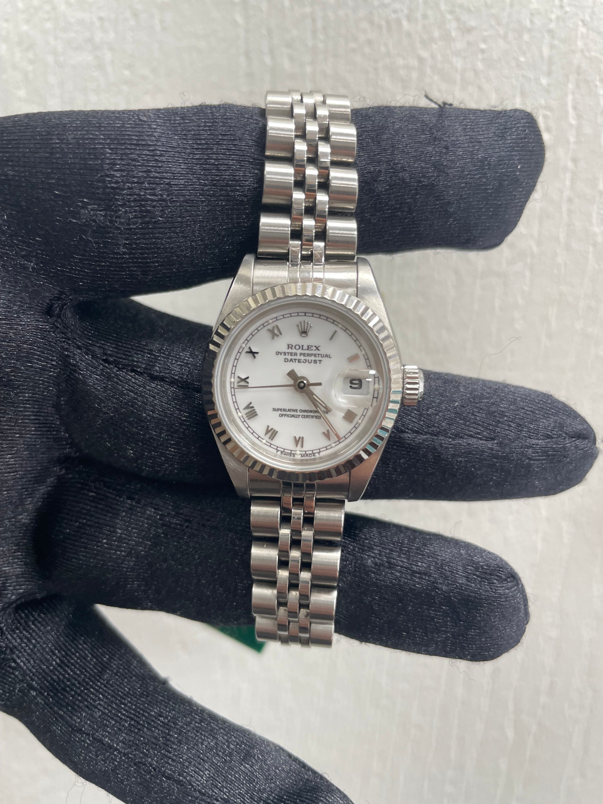 Rolex Datejust White Roman Dial on Jubilee Ref. 69174 Papers 1996 — view 2