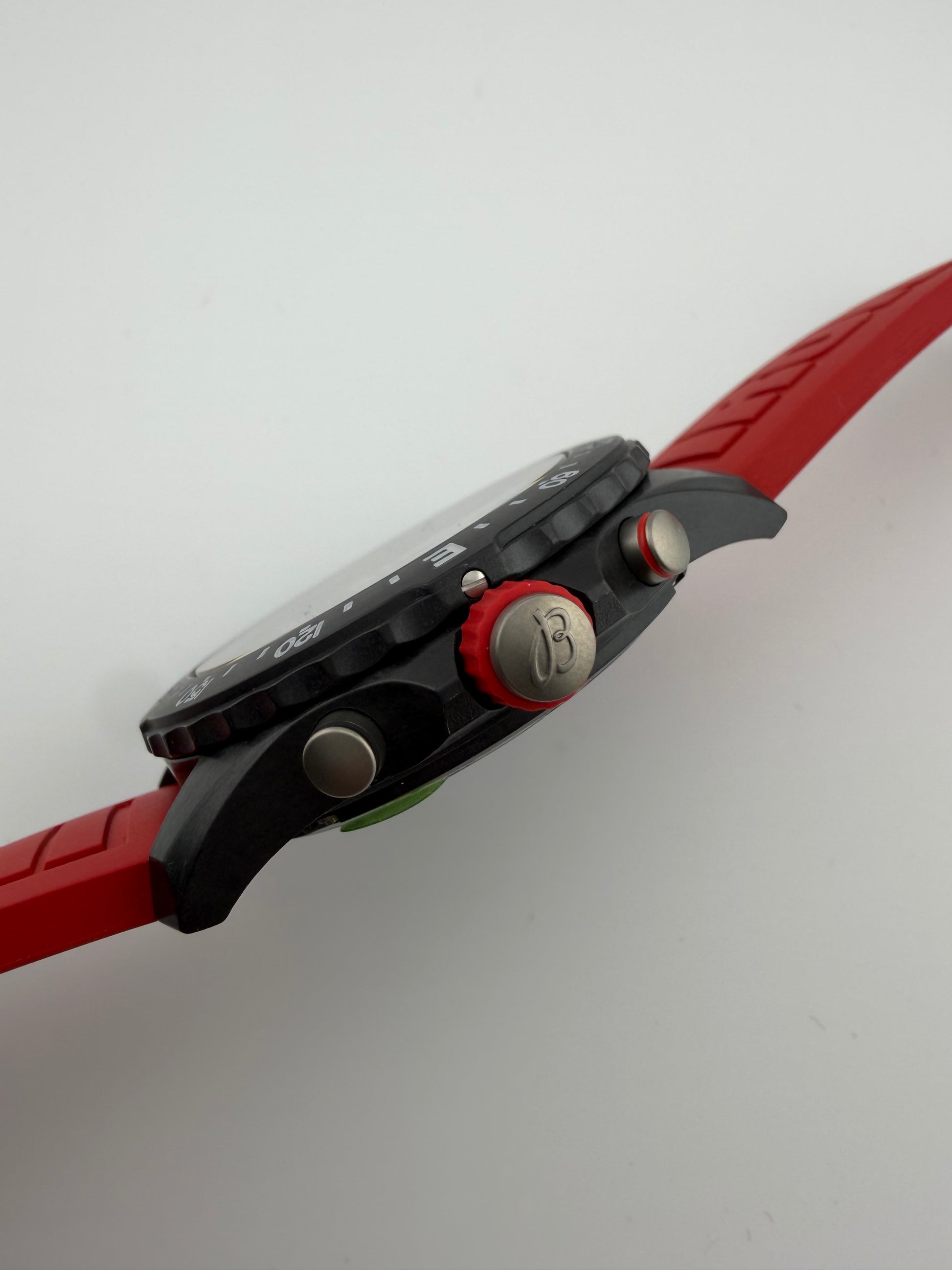 Breitling Endurance Pro Red Dial on Rubber Strap Ref. X823109A1K1S1 Card 2026 — view 3