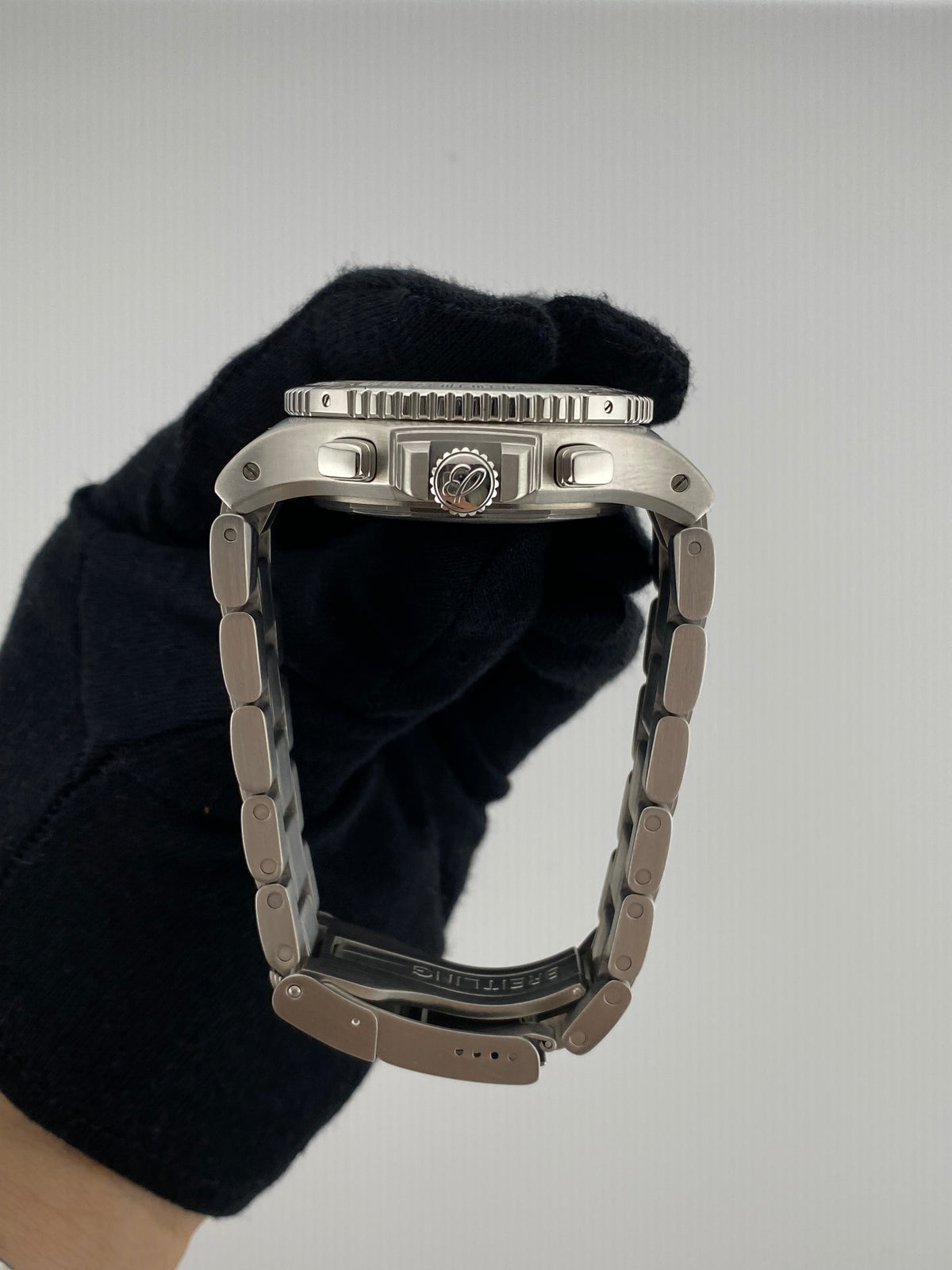 Breitling Hercules White Dial on Stainless Steel Bracelet Ref. A39363 — view 6
