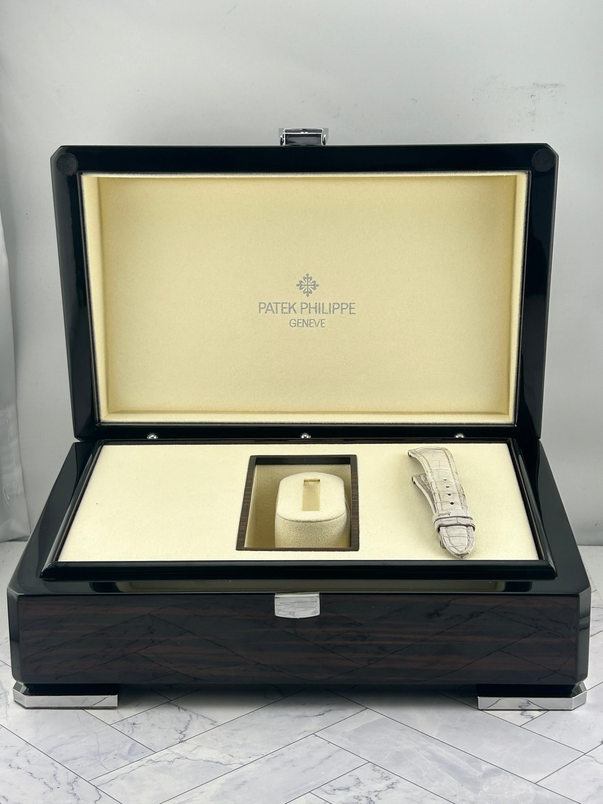 Patek Philippe Chronograph Black Dial Ref. 7071R-010 Complete 2016 — view 6