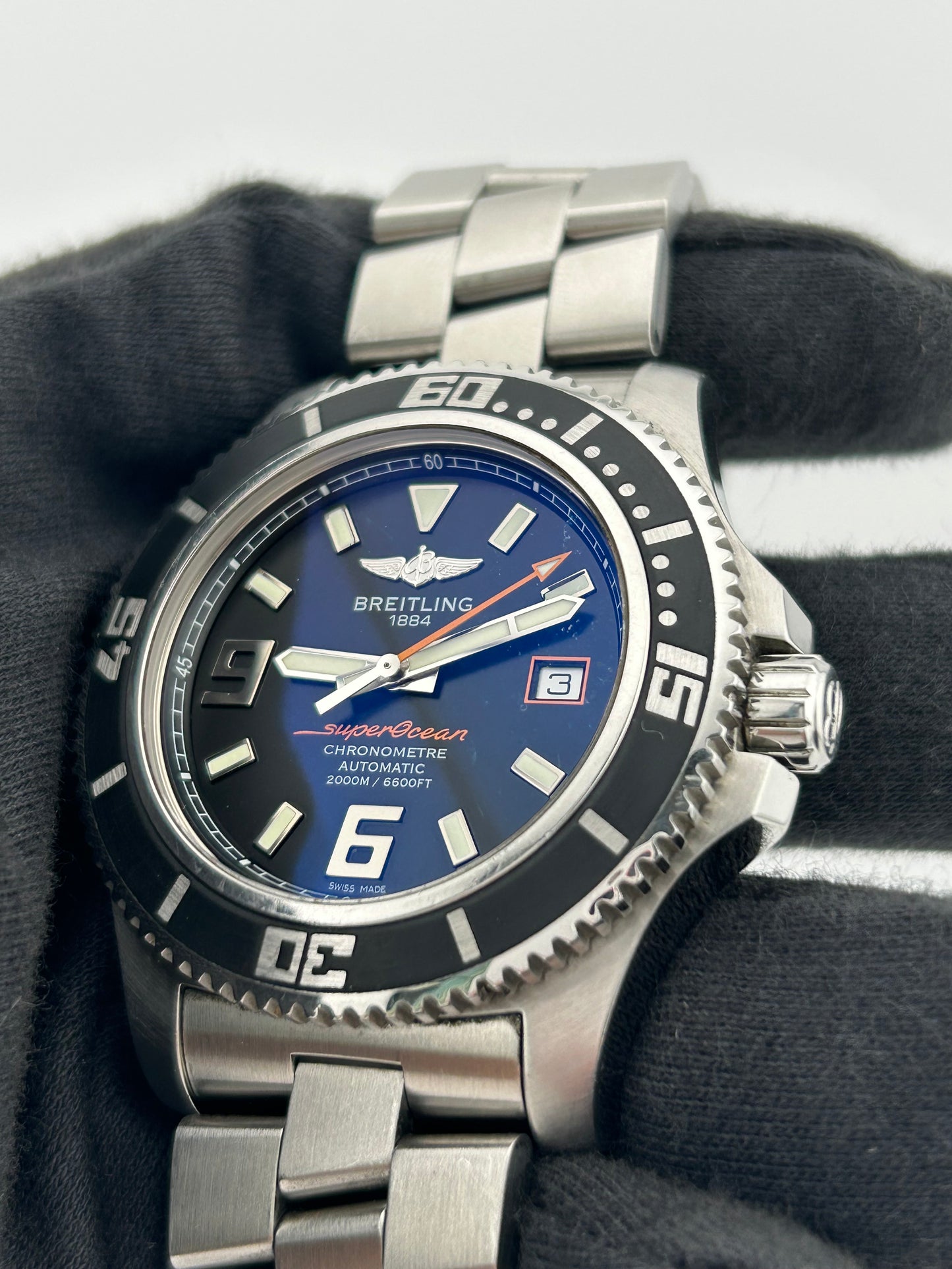 Breitling Superocean Heritage Black Dial on Stainless Steel Bracelet Ref. A1739102/BA80/134A Complete 2011 — view 3