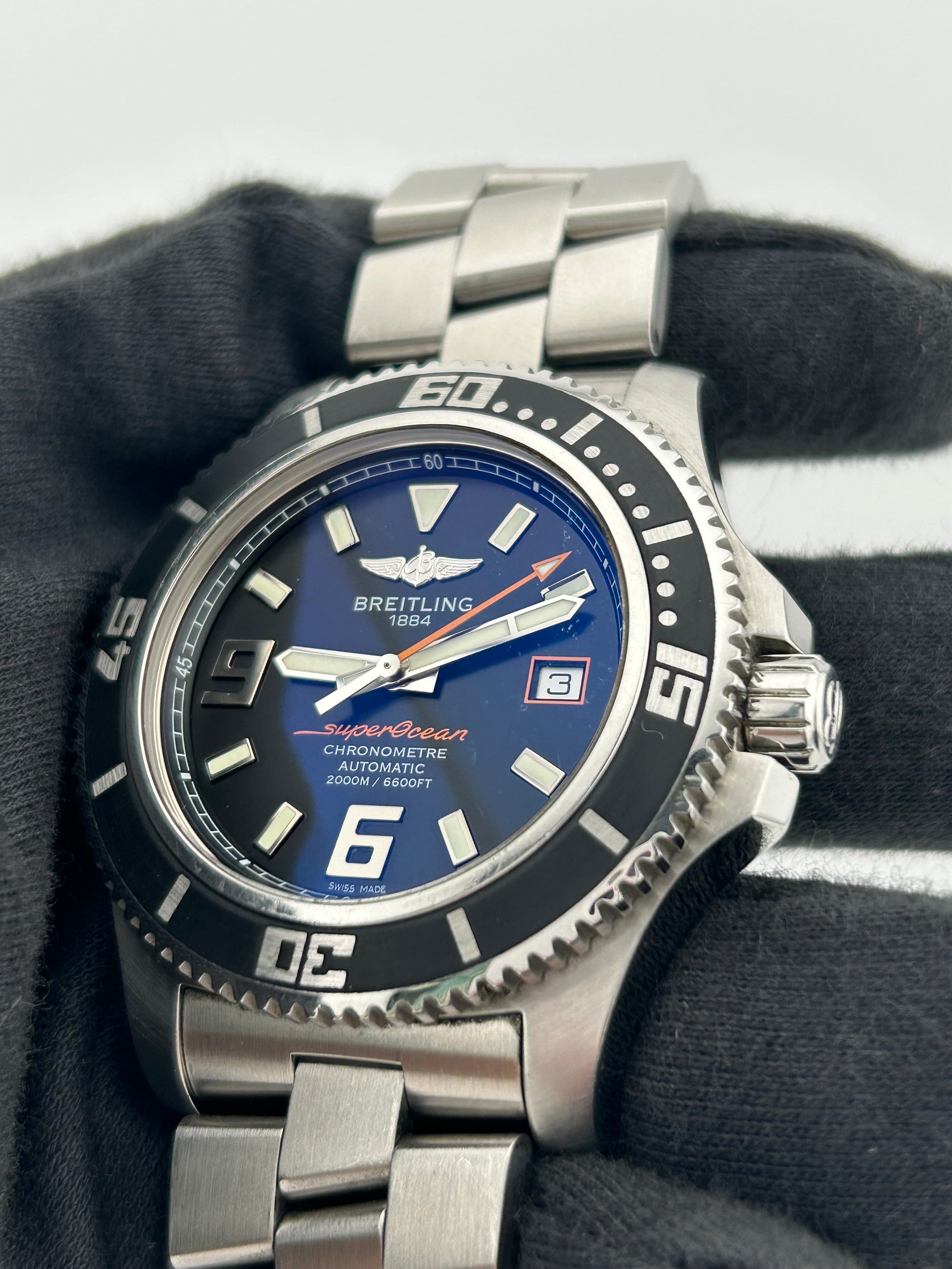 Breitling Superocean Heritage Black Dial on Stainless Steel Bracelet Ref. A1739102/BA80/134A Complete 2011 — view 3