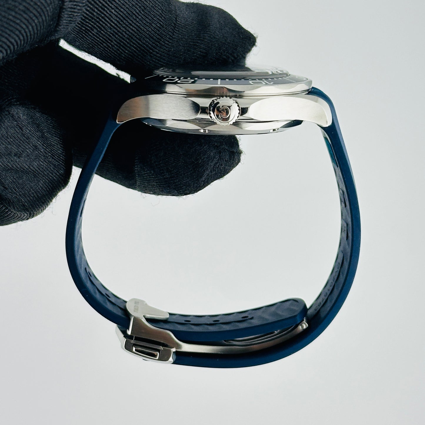 Omega Seamaster Diver James Bond Blue Dial on Rubber Band Ref. 210.30.42.20.03.002 — view 6