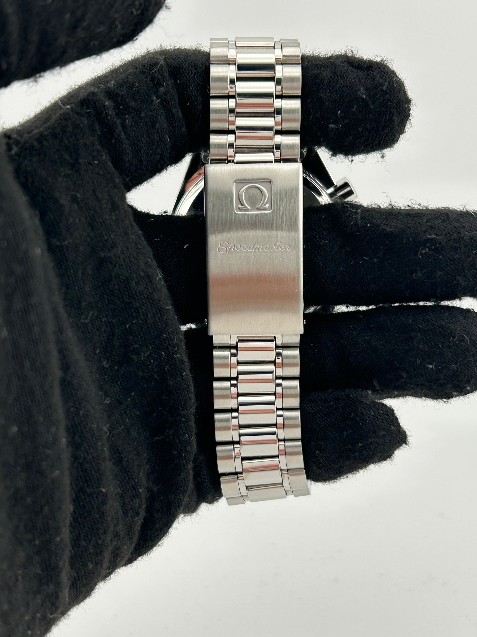 Omega Speedmaster Date Black Dial on Stainless Steel Bracelet Ref. 3511.50 — view 4