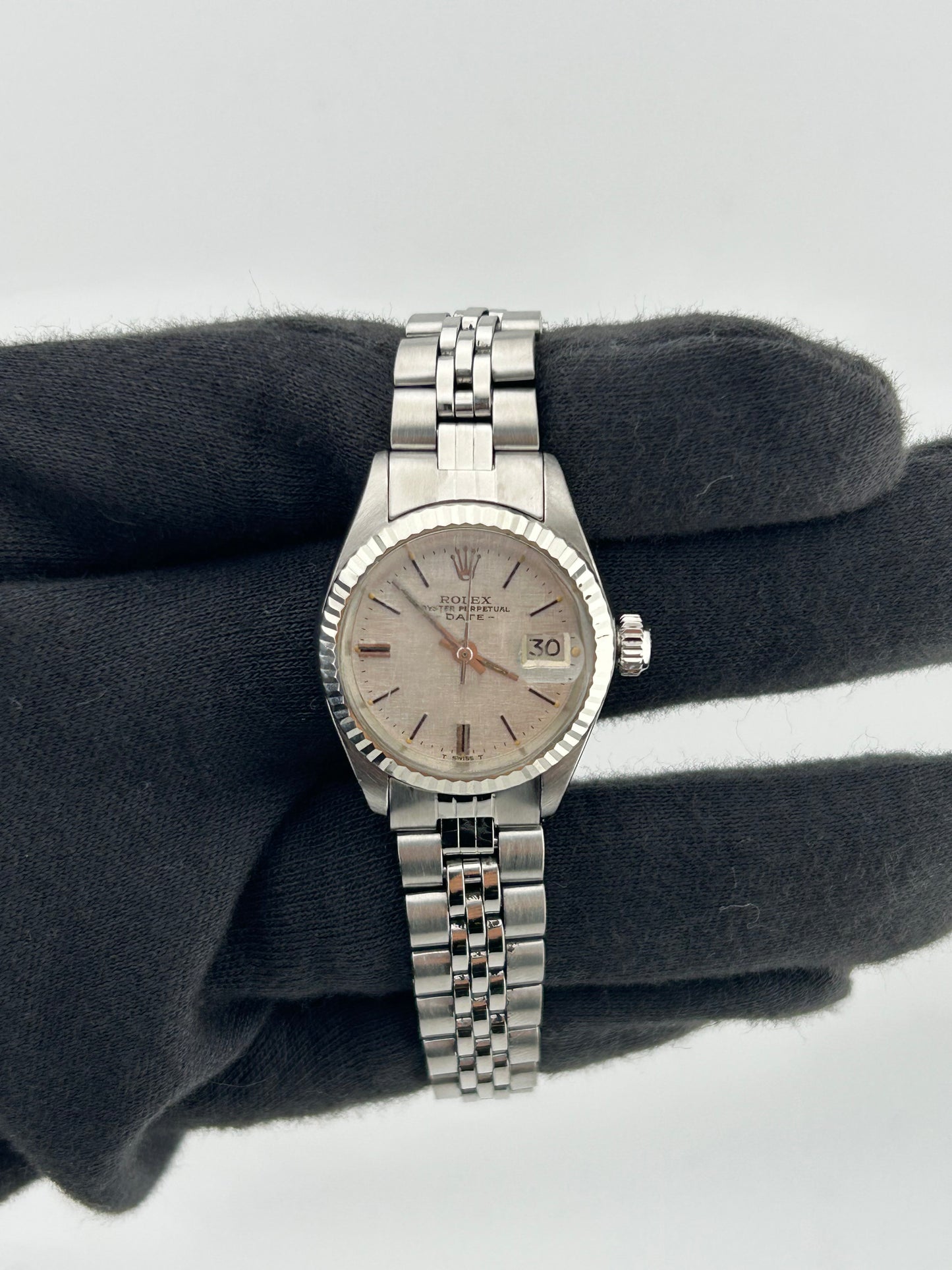 Rolex Datejust Lady Silver Linen Dial on Jubilee Ref. 6917 — view 2