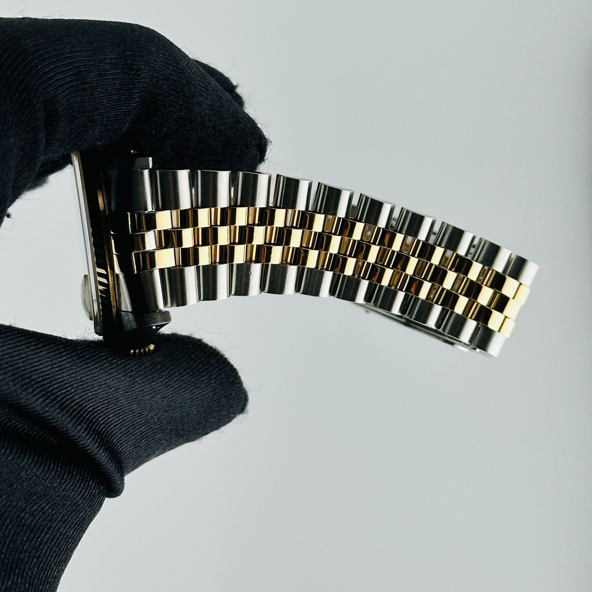 Rolex Datejust White Roman 10 Diamonds Dial on Jubilee Ref. 16233G 1991 — view 4