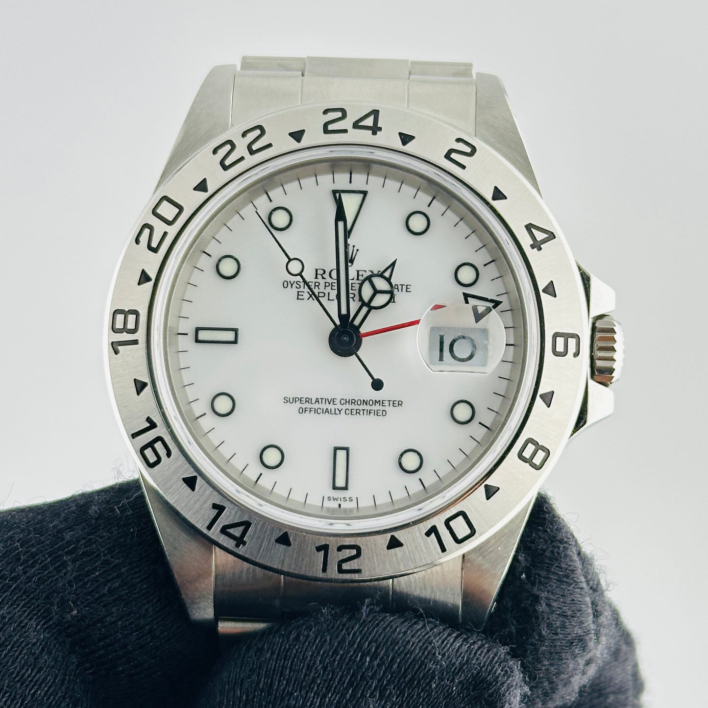Rolex Explorer II Polar White Dial on Oyster Bracelet Ref. 16570 Papers 1998 — view 3