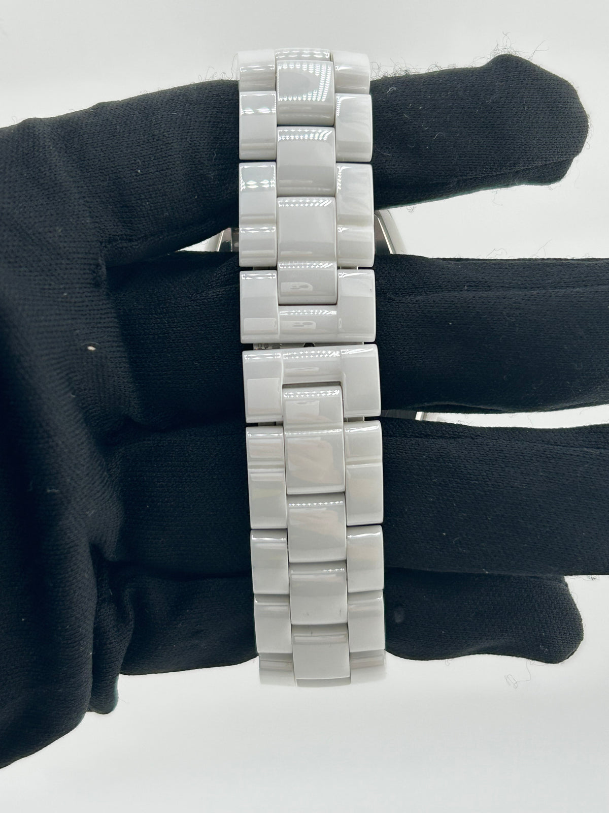 Chanel J12 Chronograph White Dial on Ceramic And Steel Bracelet Ref. H2009 — view 4