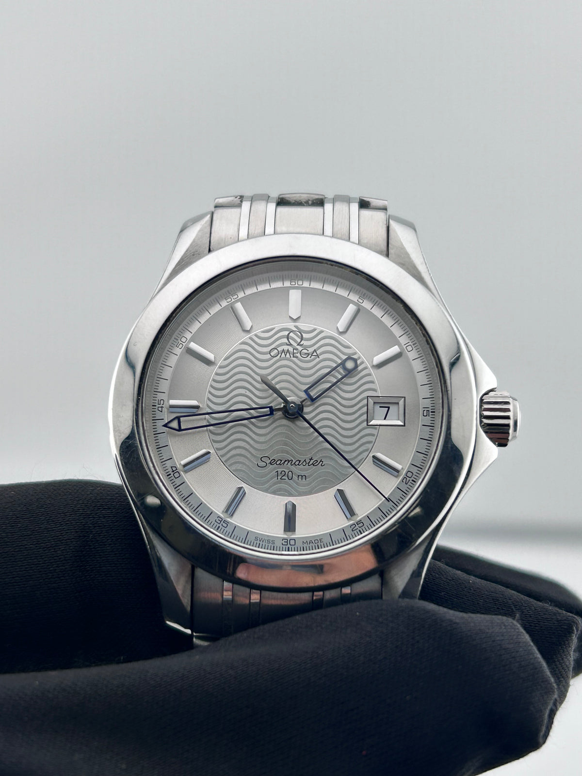 Omega Seamaster 120m Silver Dial on Stainless Steel Ref. 251131 Complete 2003 — view 2