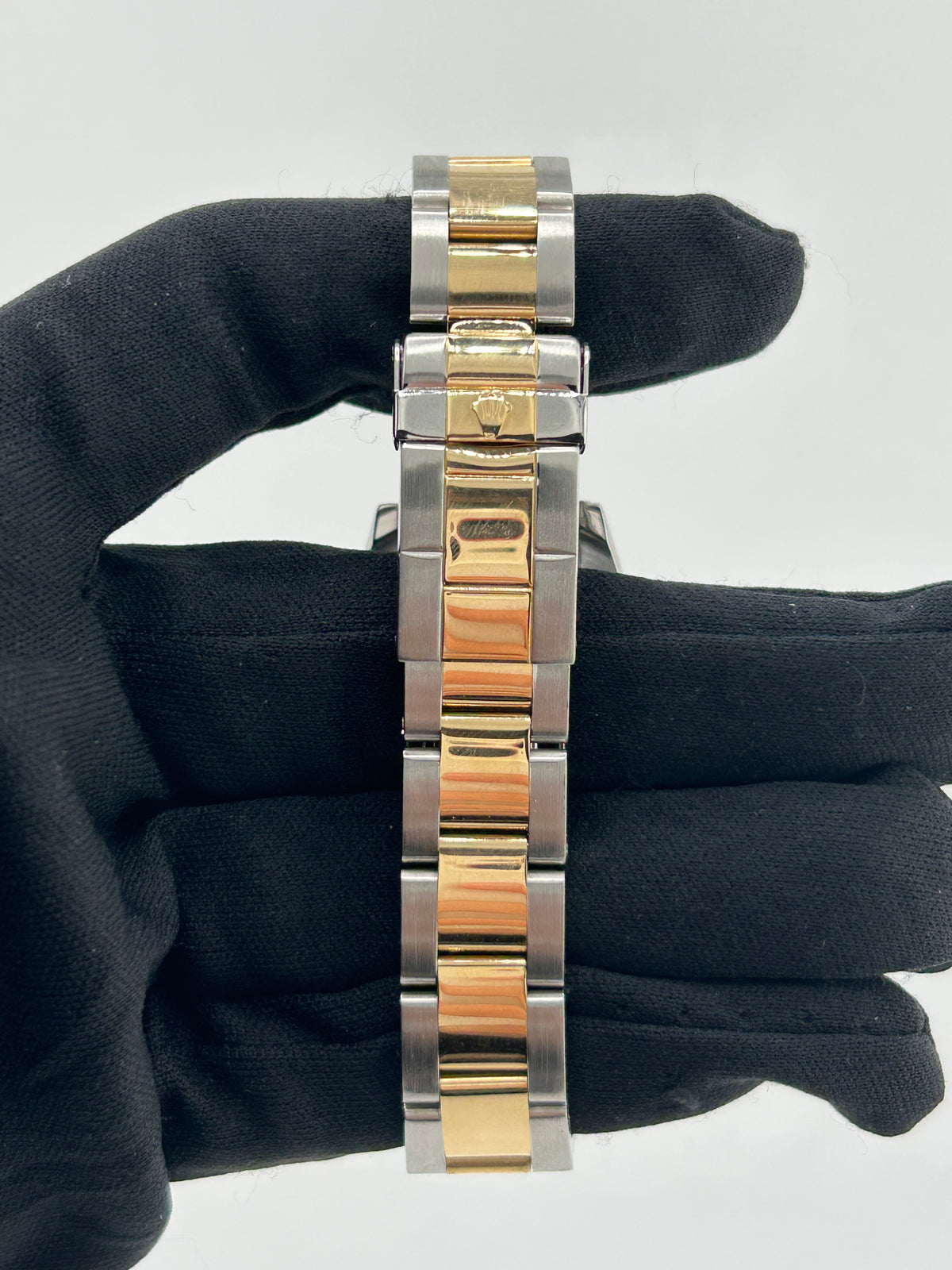 Rolex Yacht-Master Midsize Champagne Dial on Oyster Ref. 168623 2002 — view 4