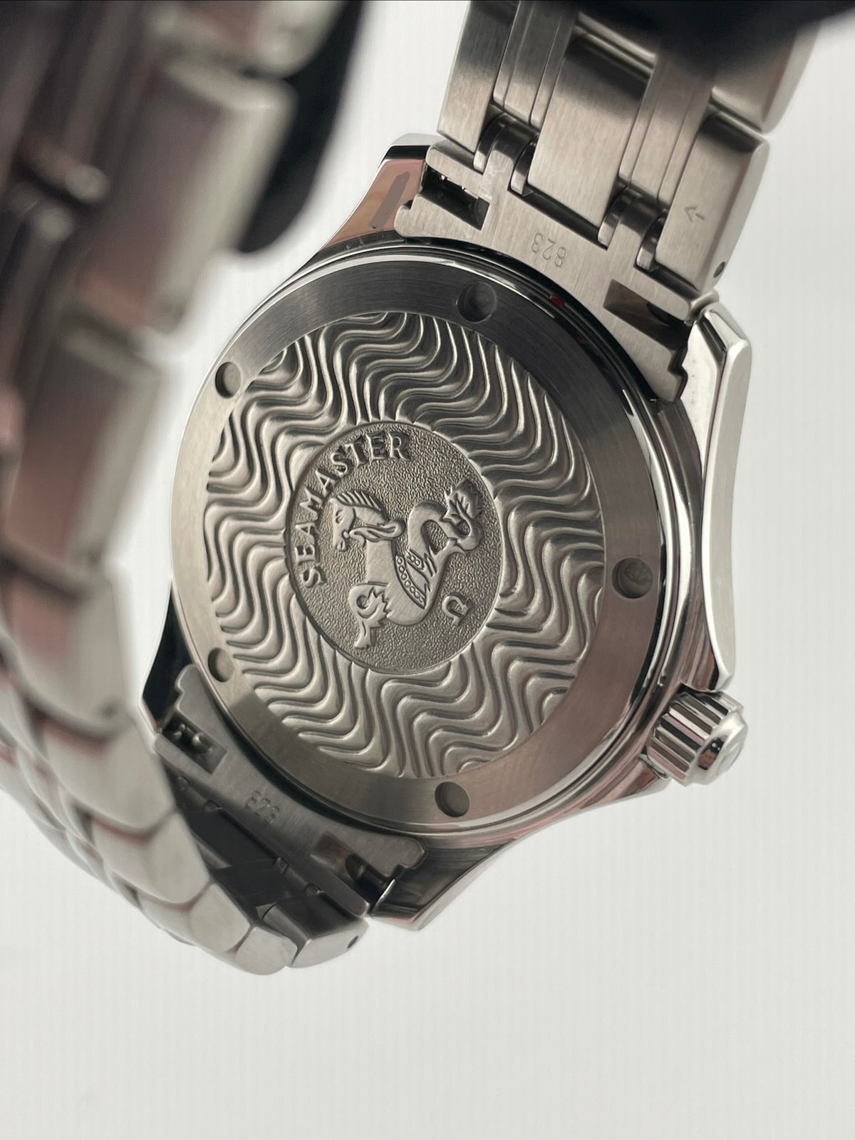 Omega Seamaster Silver Stick Dial on Stainless Steel Bracelet Ref. 2511.31.00 Card 1997 — view 4