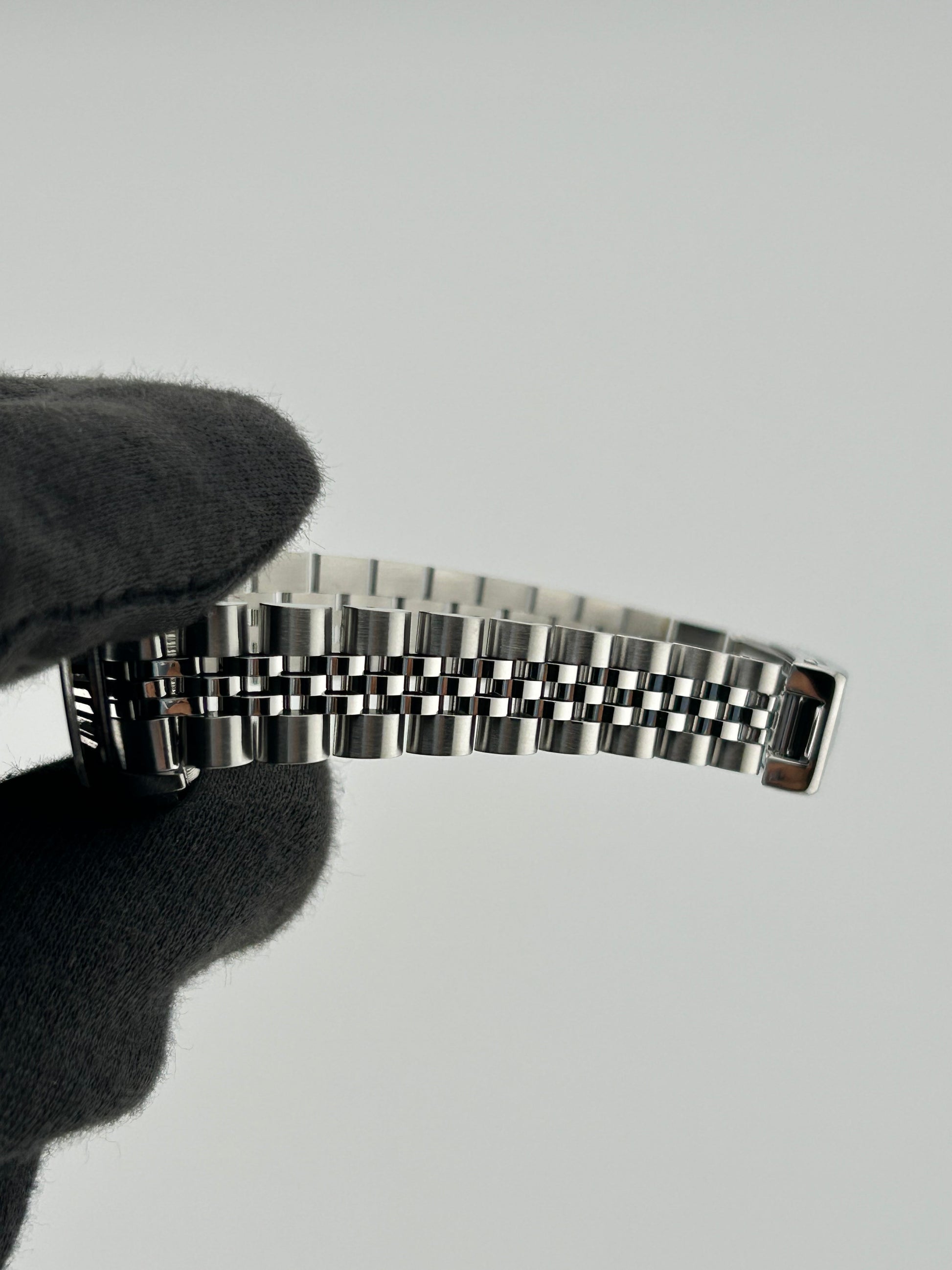 Rolex Datejust Lady Champagne Stick Dial on Jubilee Ref. 69174 Papers 1994 — view 5