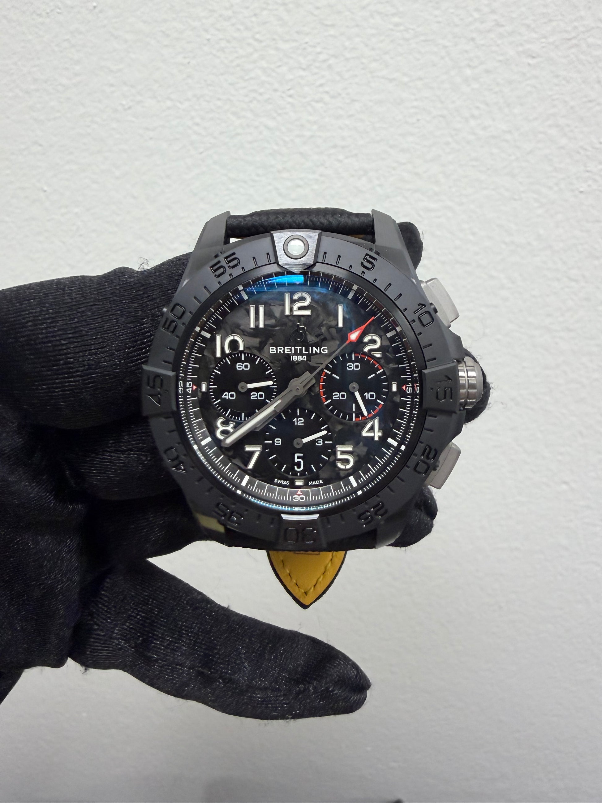 Breitling Avenger B01 Chronograph Carbon Dial on Leather Strap Ref. SB0147101B1X1 Card 2026 — view 2