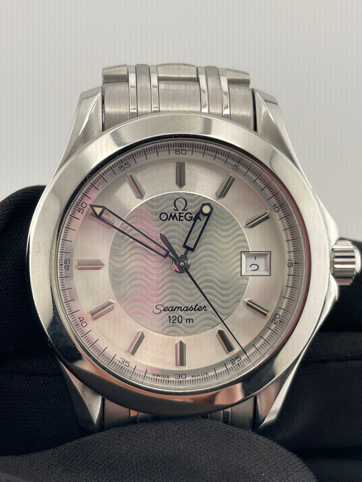 Omega Seamaster Silver Stick Dial on Stainless Steel Bracelet Ref. 2511.31.00 Card 1997 — view 3