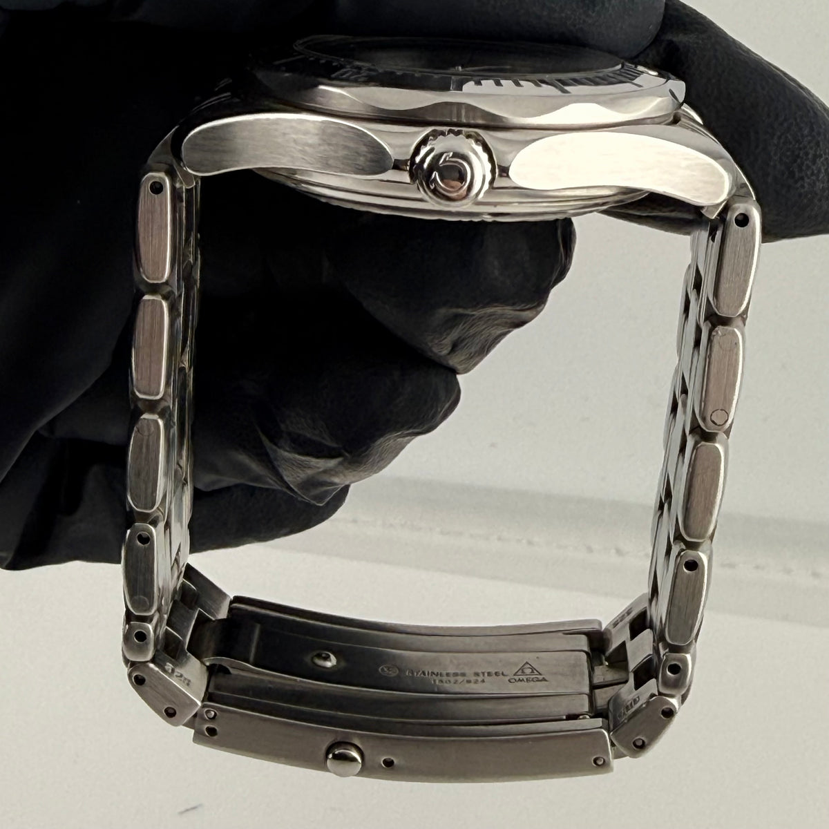 Omega Seamaster 300M Blue Dial on Stainless Steel Ref. 2552.80.00 — view 4