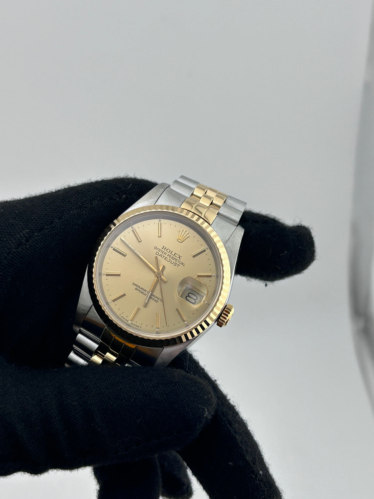 Rolex Datejust 36 Champagne Stick Dial on Jubilee Ref. 16233 Papers 1989 — view 2
