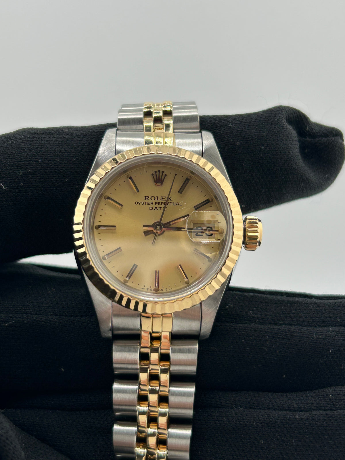 Rolex Date Lady Champagne Stick Dial on Jubilee Ref. 6917 1984 — view 3