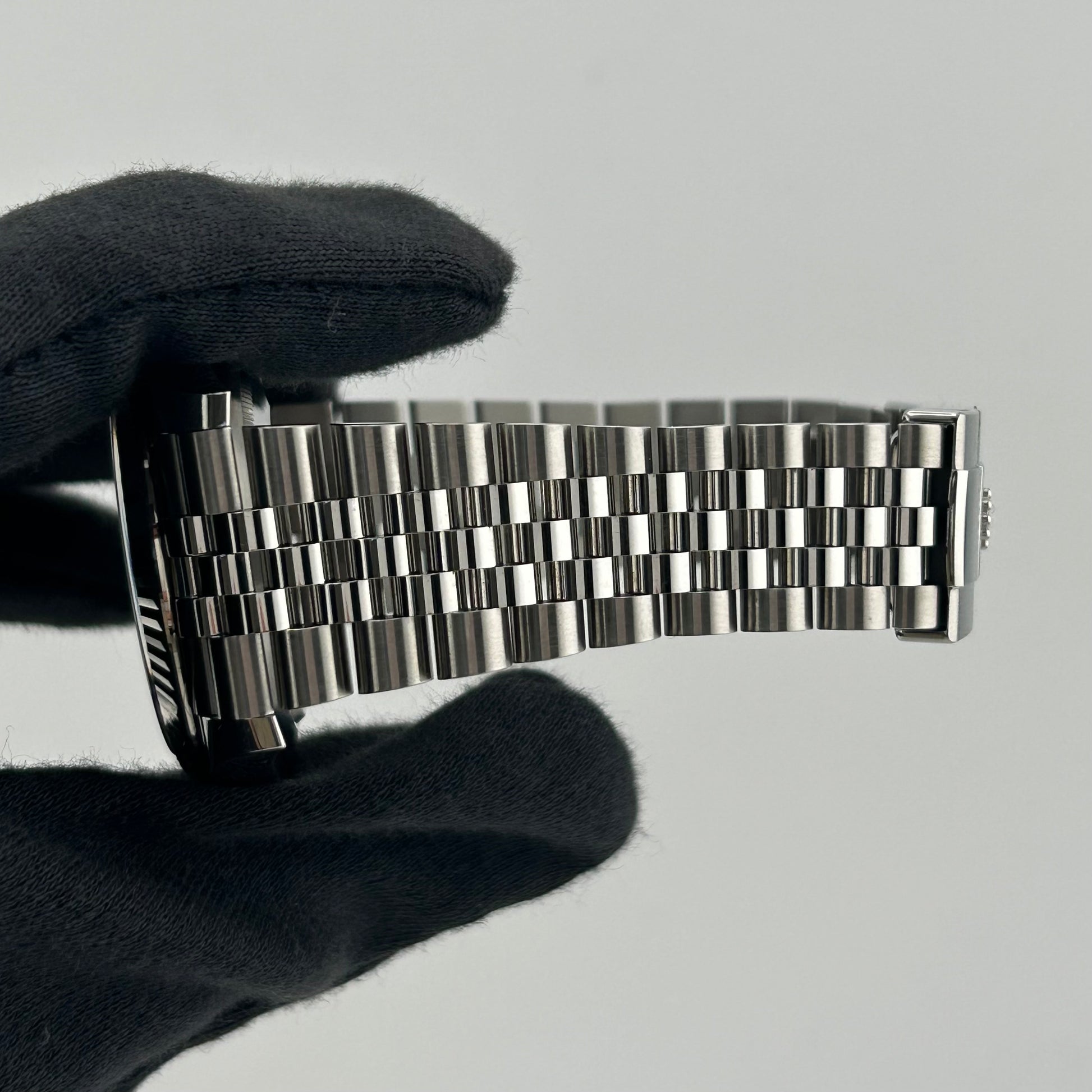 Rolex Datejust Silver Index Dial on D Link Jubilee Bracelet Ref. 126334 Card 2017 — view 5