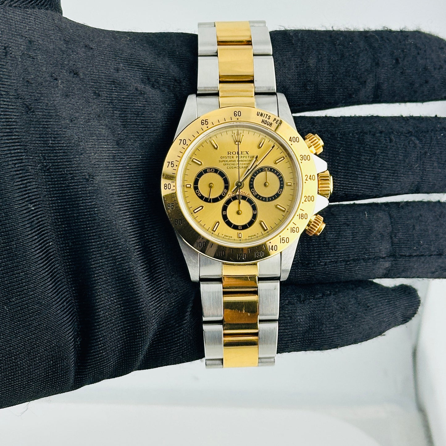 Rolex Daytona Champagne Dial on Oyster Ref. 16523 Papers 1996 — view 2