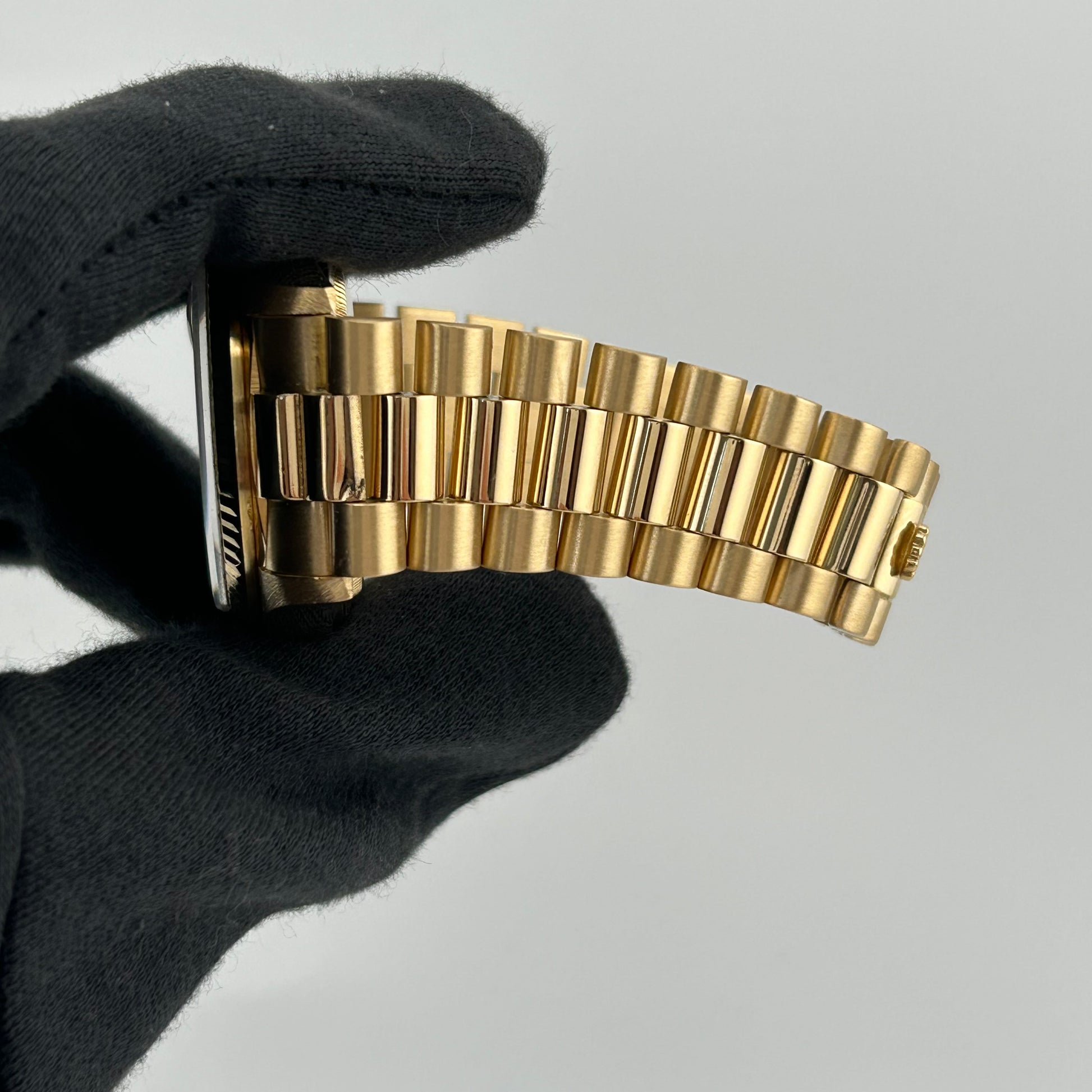 Rolex Day Date 36 Champagne Dial on President Ref. 18038 Papers 1981 — view 5