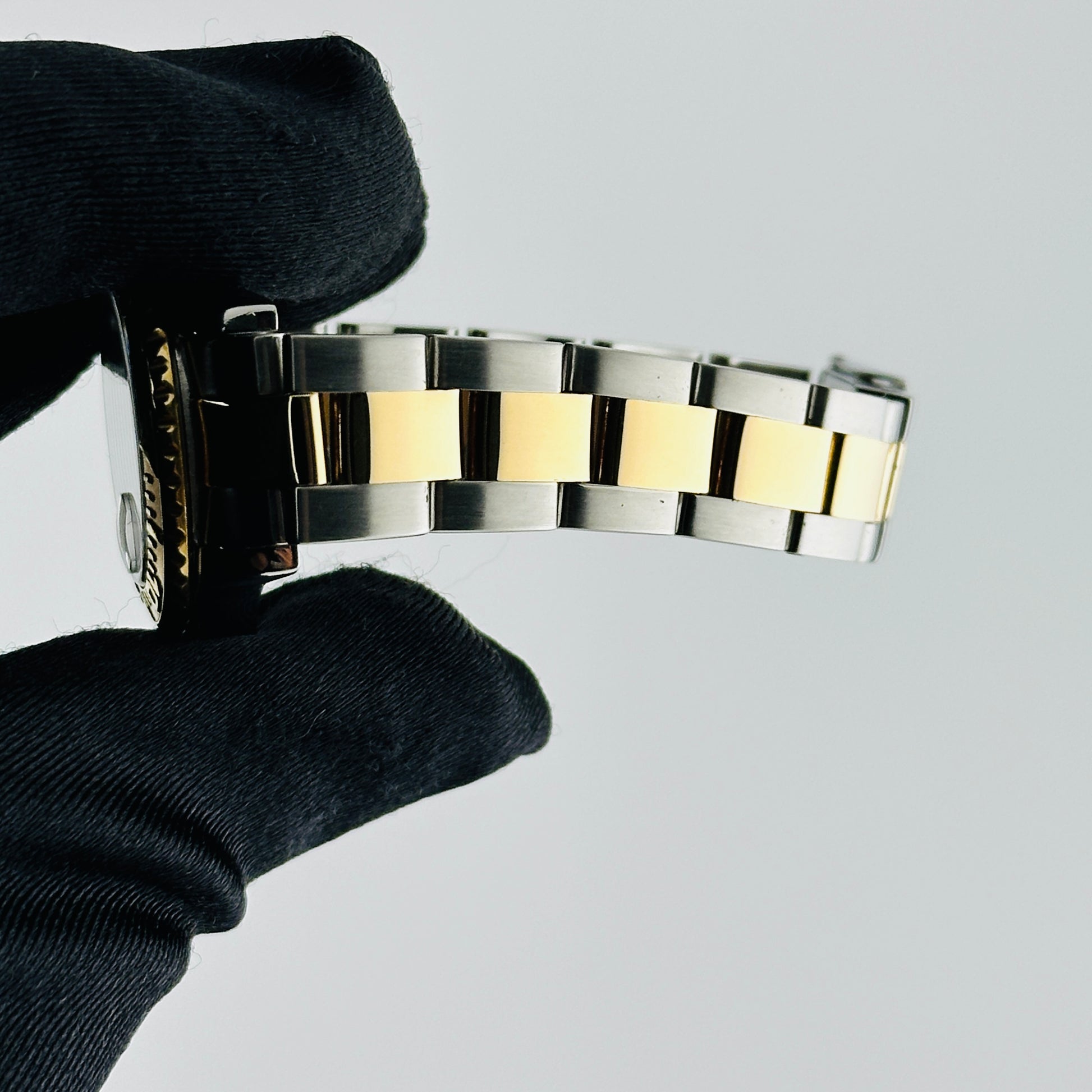 Rolex Yacht-Master Ladies White Dial on Oyster Ref. 69623 1997 — view 5