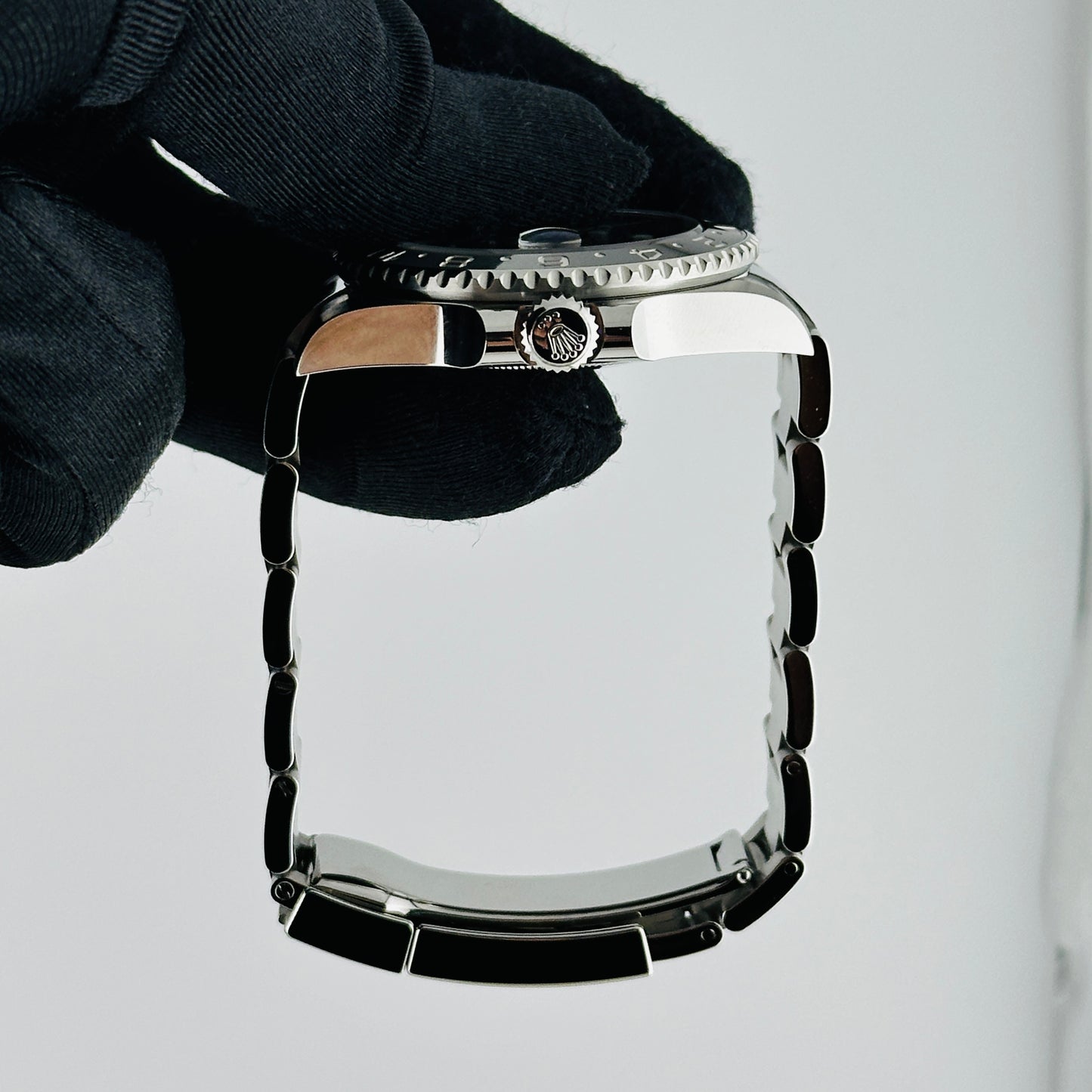 Rolex GMT-Master II BruceWayne Black Dial on Oyster Bracelet Ref. 126710GRNR Card 2026 — view 7