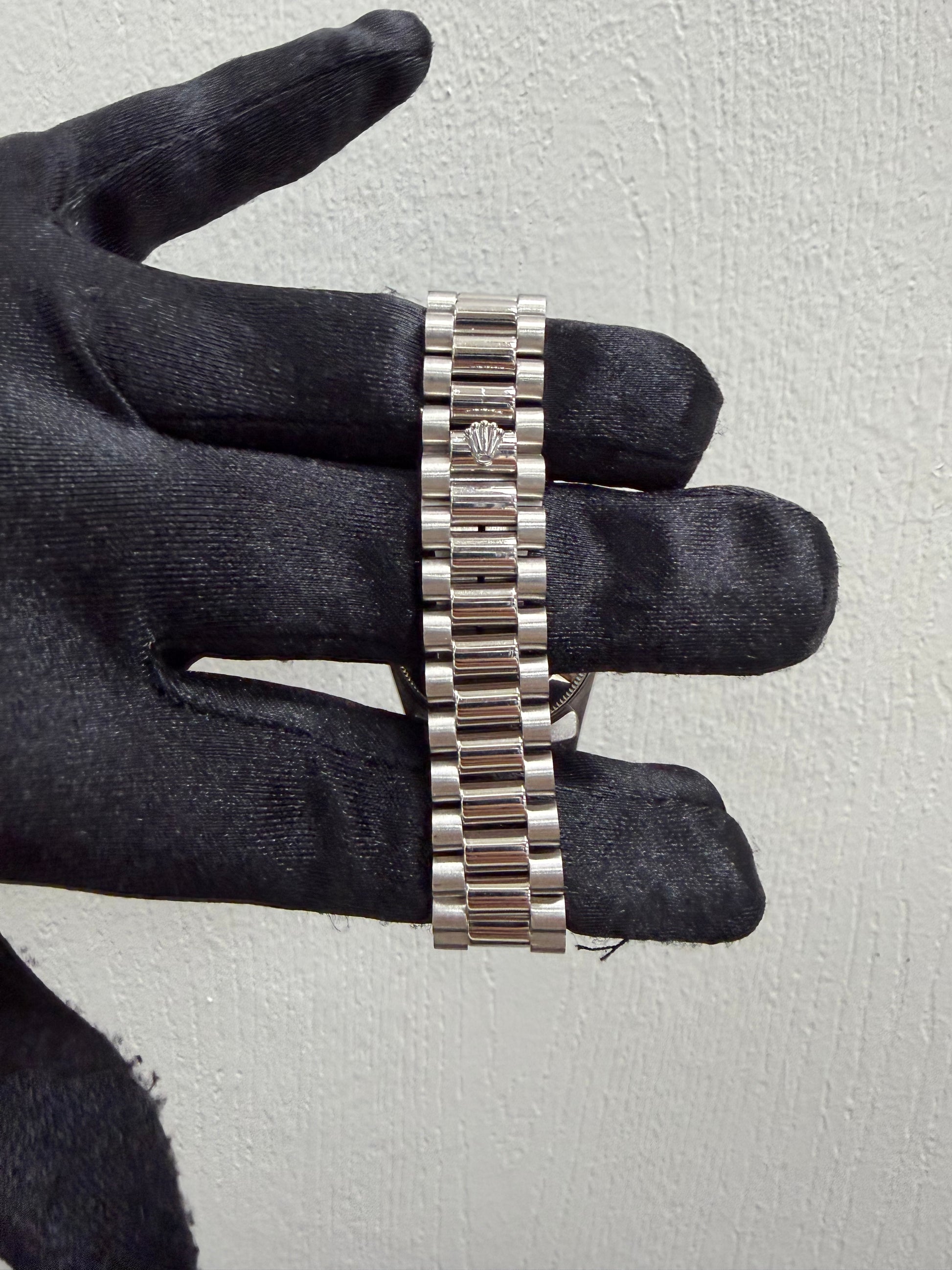 Rolex Datejust Blue Myriad Diamond Dial on President Ref. 68246MG 1998 — view 2