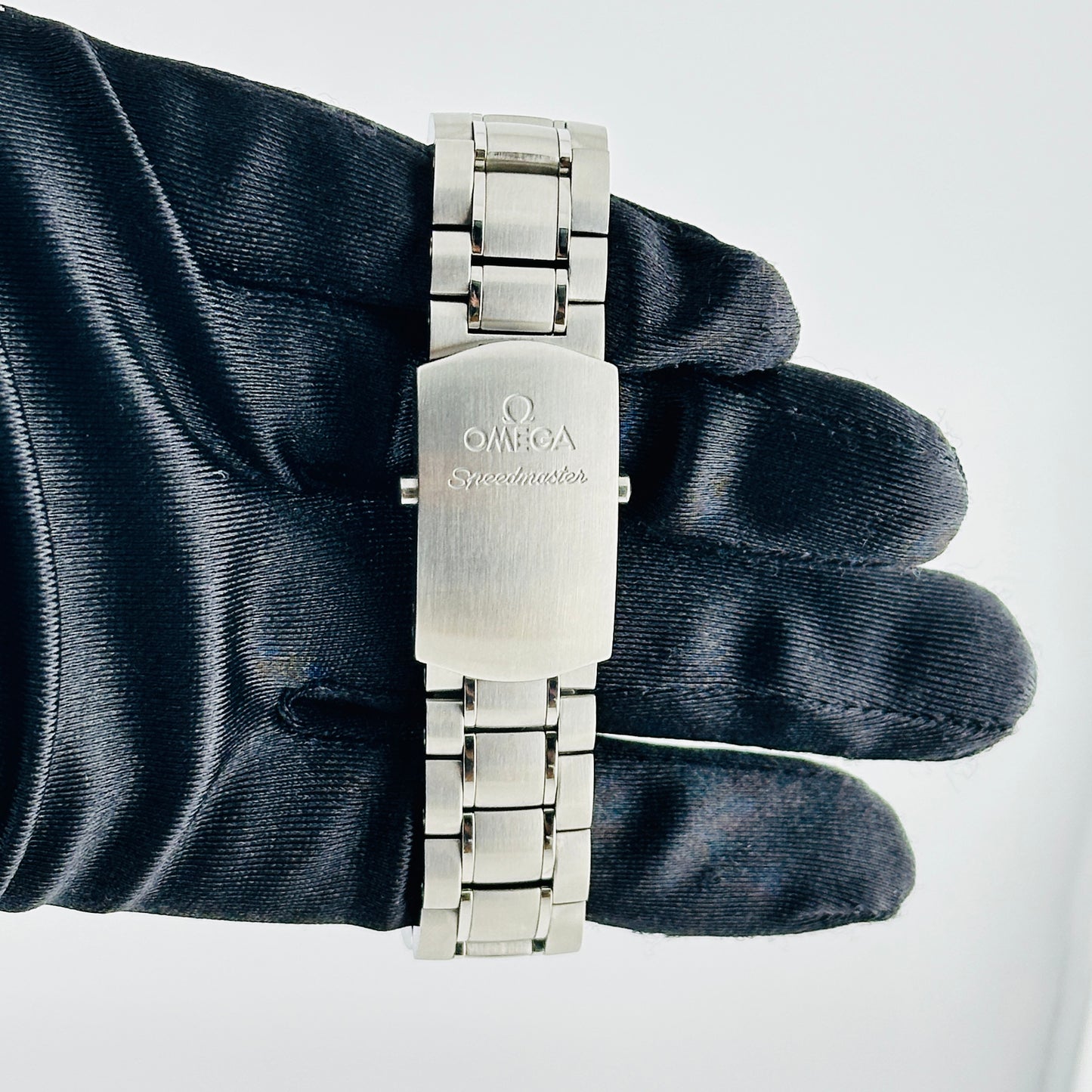Omega Speedmaster Racing Black / White Chrono Dial on Stainless Steel Bracelet Ref. 326.30.40.50.01.002 — view 4