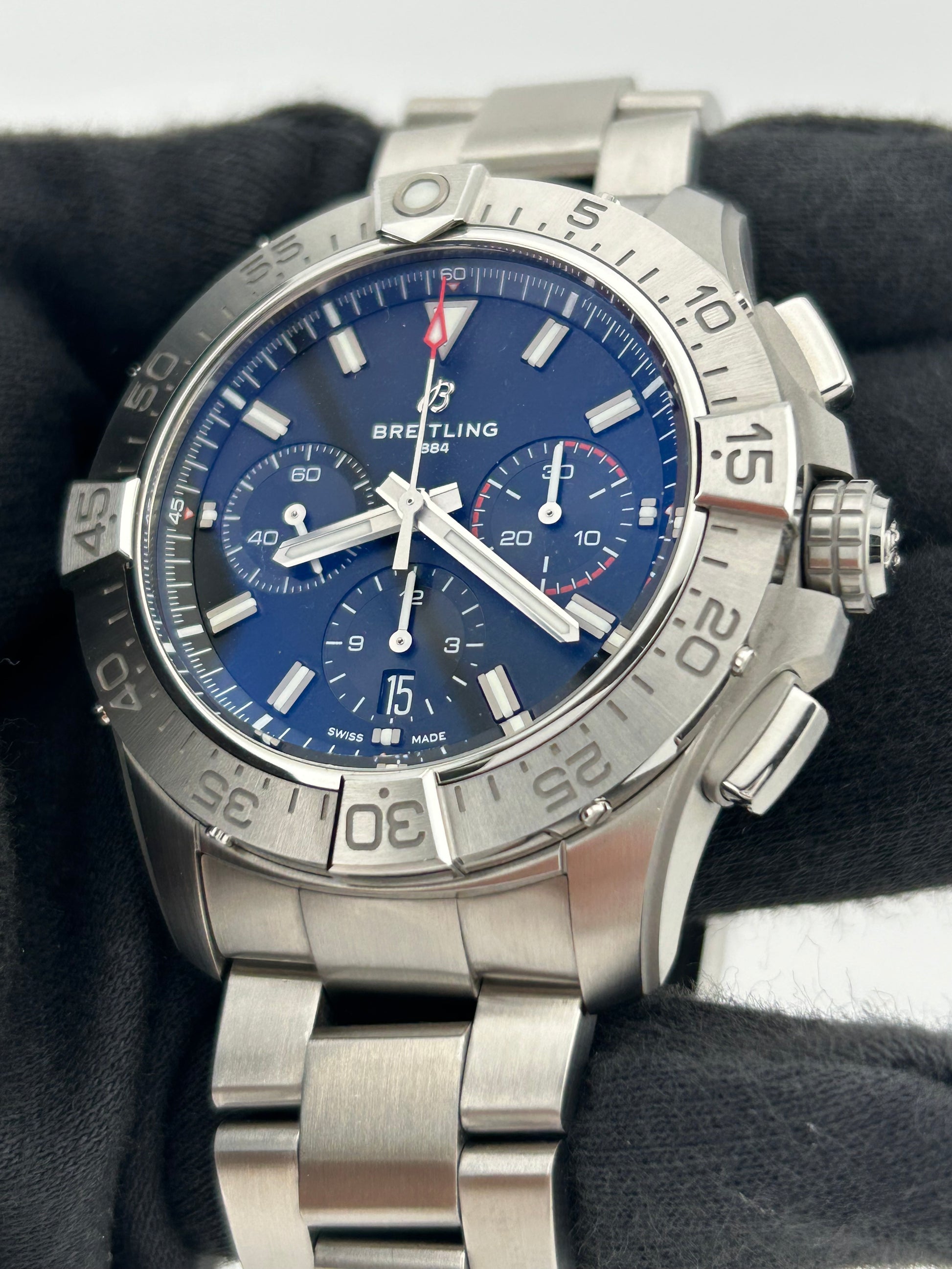 Breitling Avenger B01 Chronograph Black Dial on Stainless Steel Bracelet Ref. AB0147101B1A1 Complete 2024 — view 3