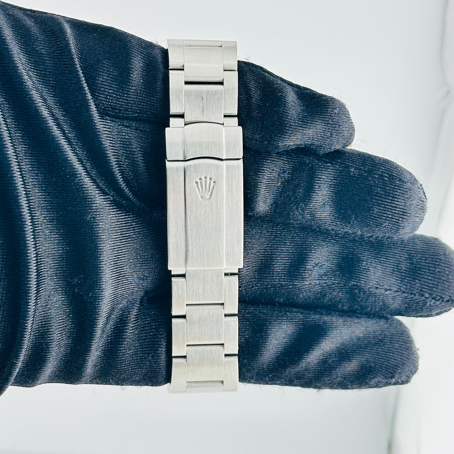 Rolex Air-King Silver 3,6,9 / Blue Markers Dial on Oyster Bracelet Ref. 114234 2008 — view 5