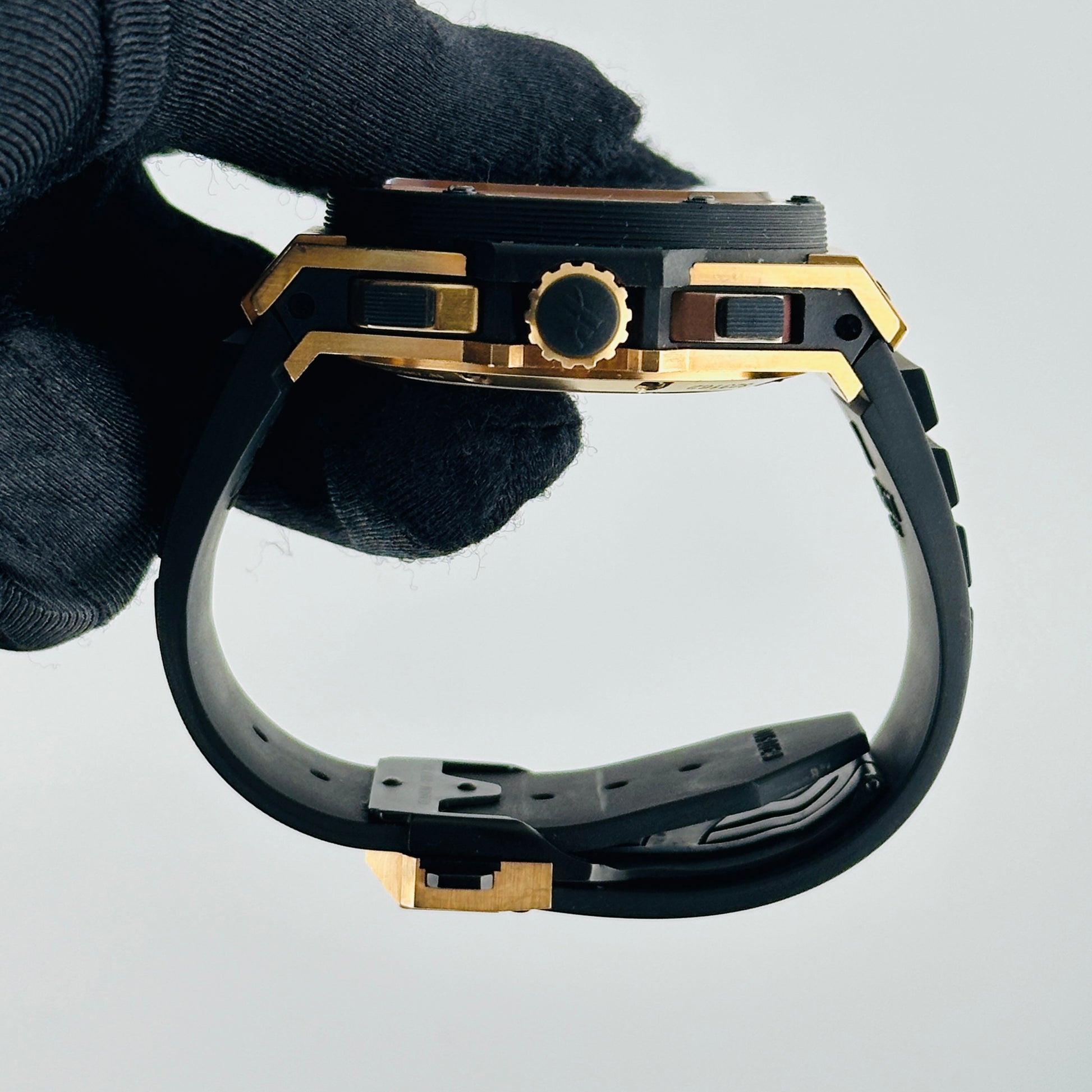 Hublot King Power Foudroyante Black Dial on Rubber Rose Gold Folding Clasp Ref. 715.PX.1128.RX 18K — view 6