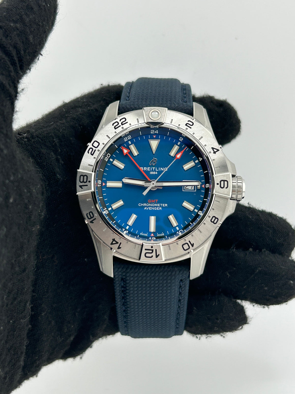 Breitling Avenger Automatic GMT Blue Dial on Leather Strap Ref. A32320101C1X1 Complete 2026 — view 2