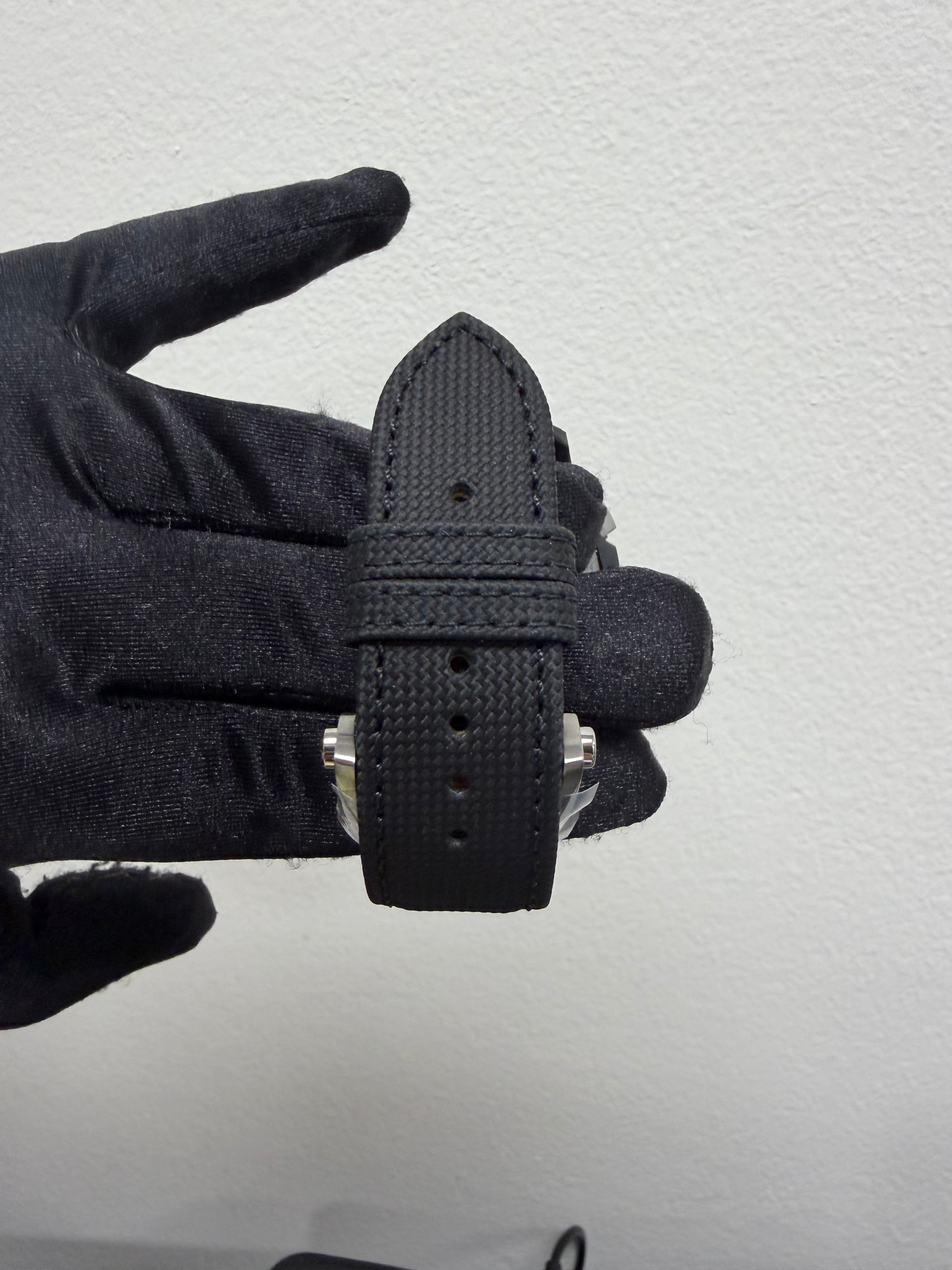 Breitling Avenger B01 Chronograph Carbon Dial on Leather Strap Ref. SB0147101B1X1 Card 2026 — view 3