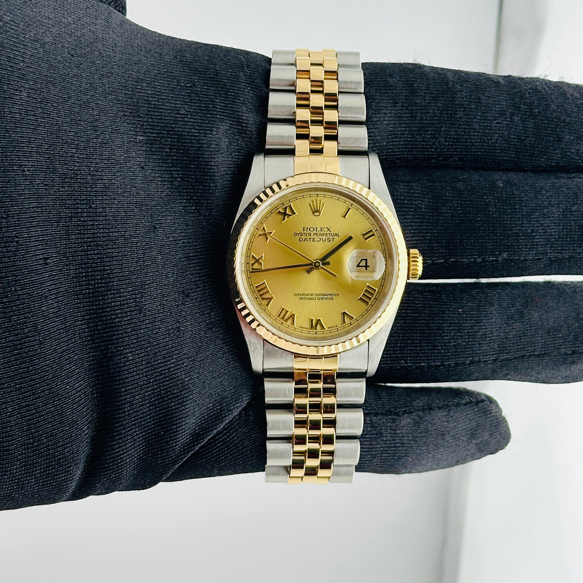 Rolex Datejust Champagne Roman Dial on D Link Jubilee Ref. 16233 1995 — view 2