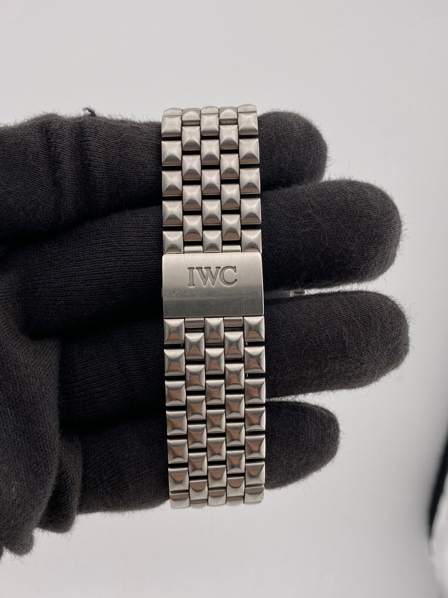 Iwc Pilot Spitfire Black Dial on Stainless Steel Bracelet Ref. IW325102 — view 3